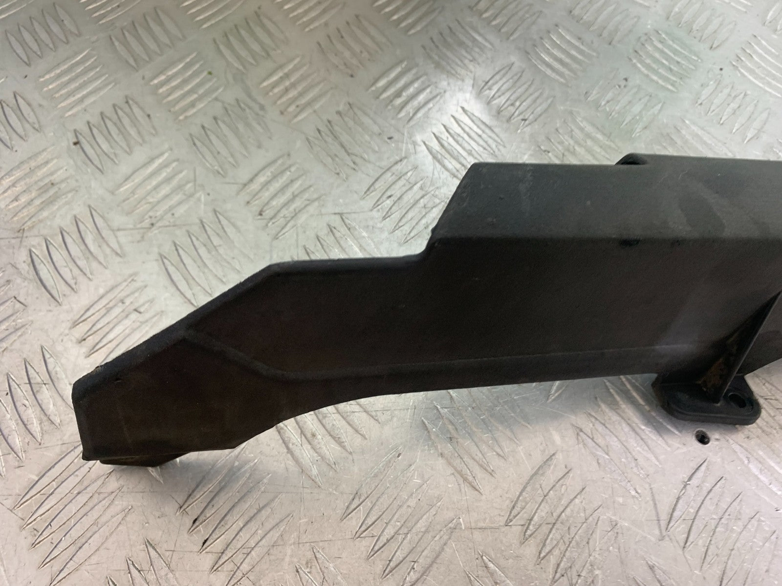 TRIUMPH TROPHY 900 CHAIN GUARD   YEAR 1991-95 (CMB1251)
