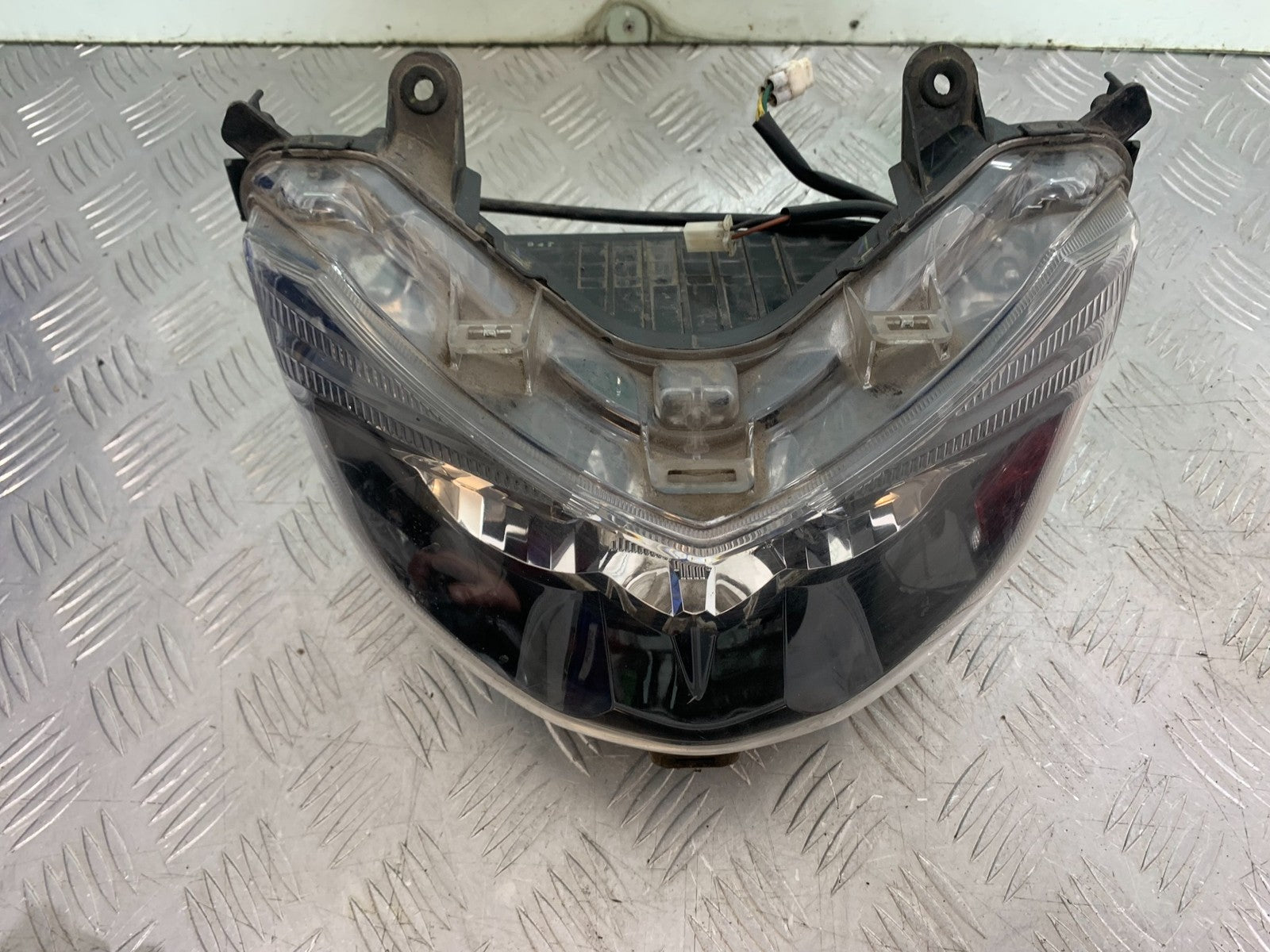 YAMAHA XMAX 125 XMAX-125 HEADLIGHT   YEAR 2015-2020  (CMB1266)