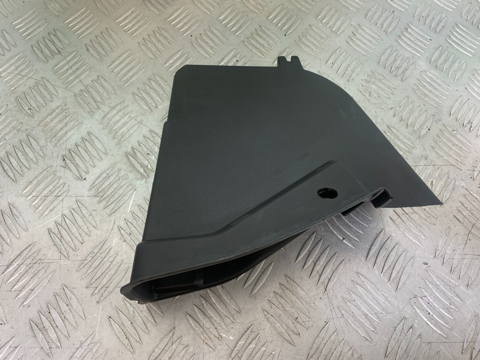 TRIUMPH 1050 SPRINT ST RIGHT FAIRING POCKET   YEAR 2004-2007 (CMB1197)