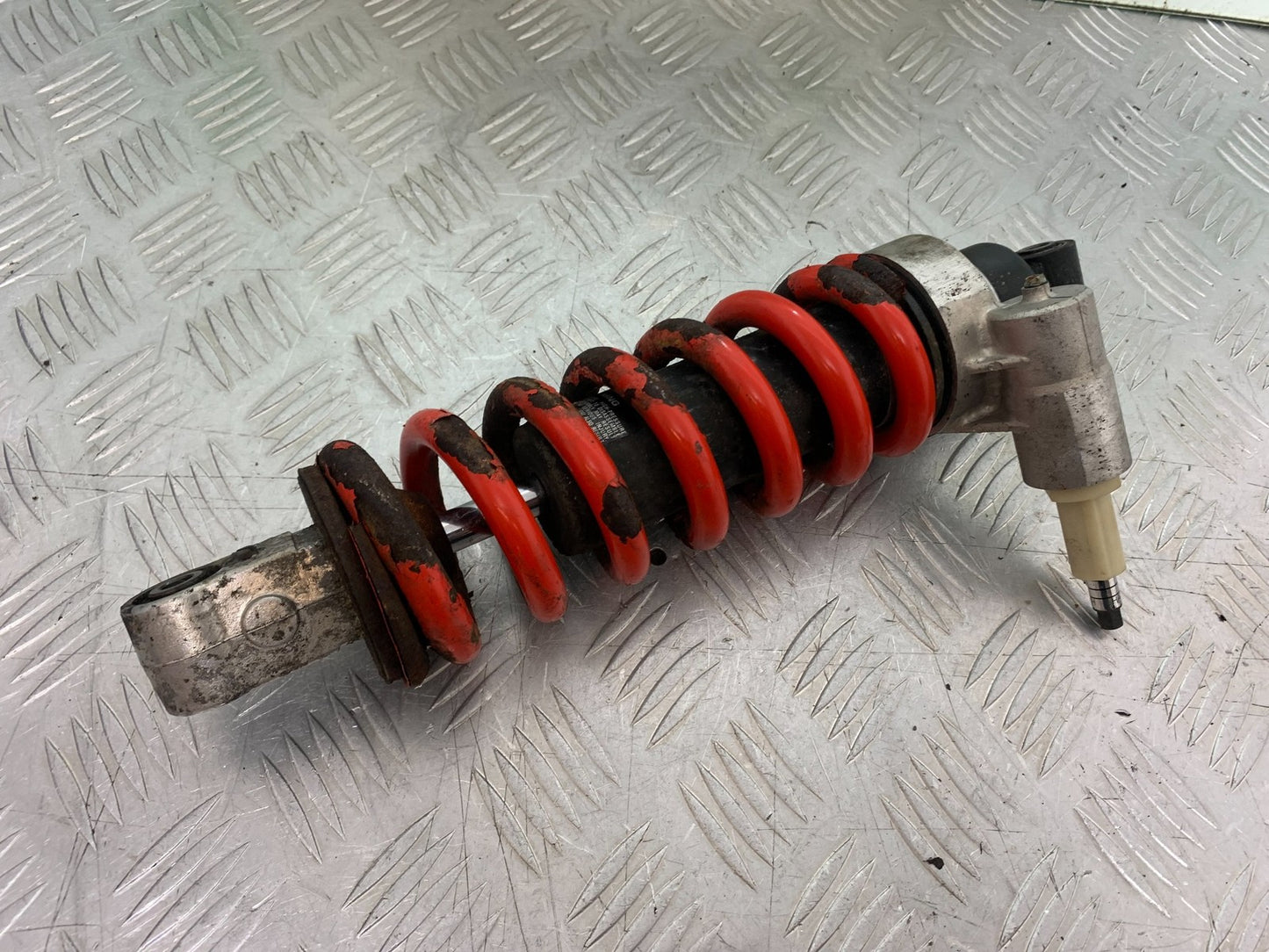 TRIUMPH 955i SPRINT ST REAR SHOCK  YEAR 1999-04 (CMB1230)