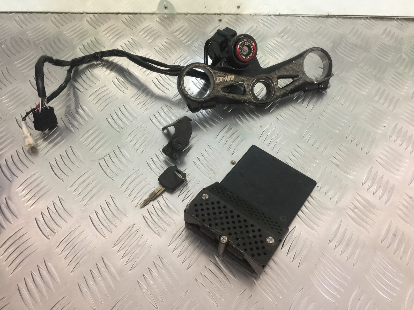 KAWASAKI ZX10R ZX10 R ECU LOCKS KEY YEAR 2004-2005 (STOCK 932)
