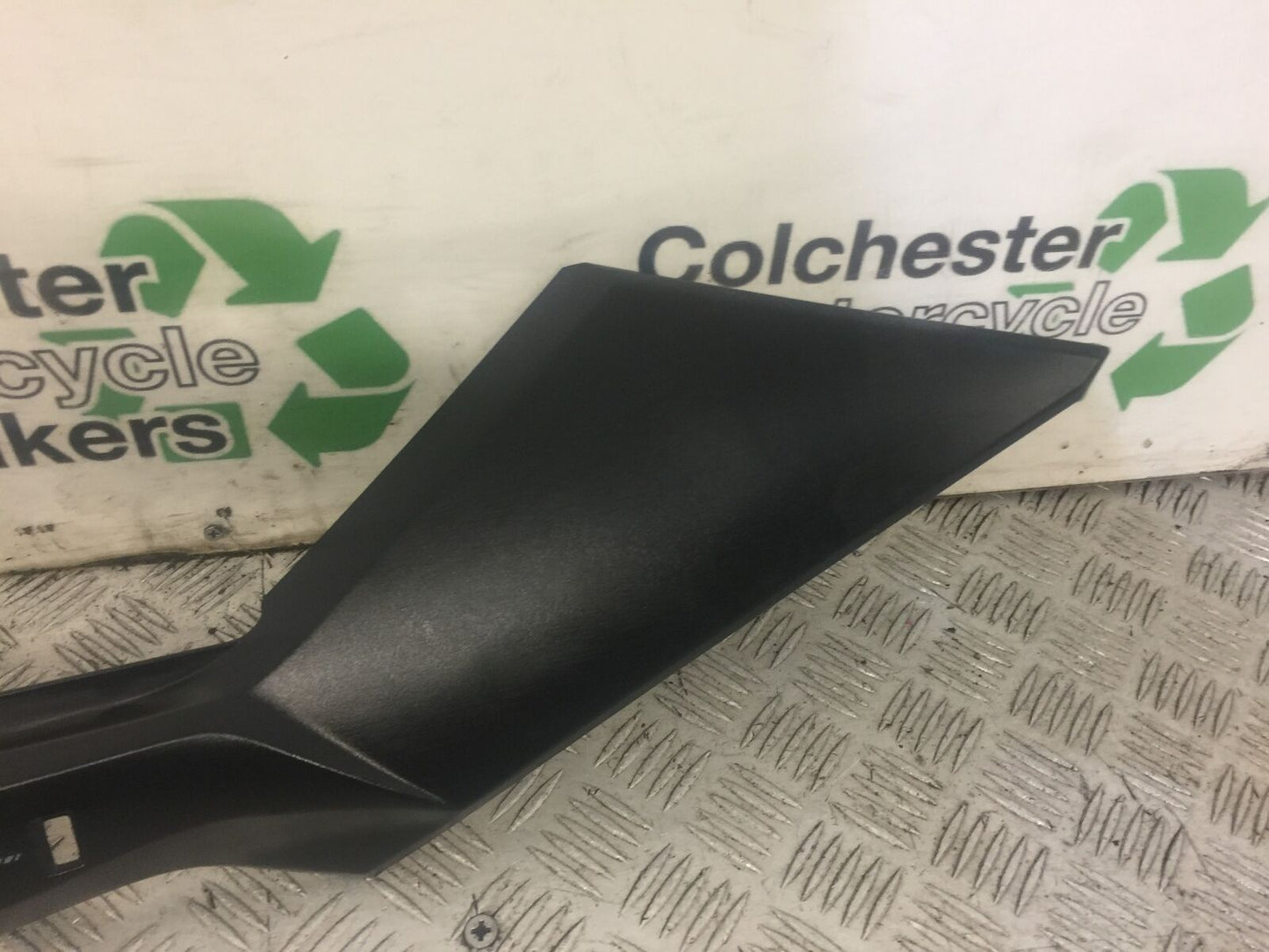 SUZUKI DL 650 V-STROM RIGHT SEAT PANEL YEAR 2017 (STOCK 638)