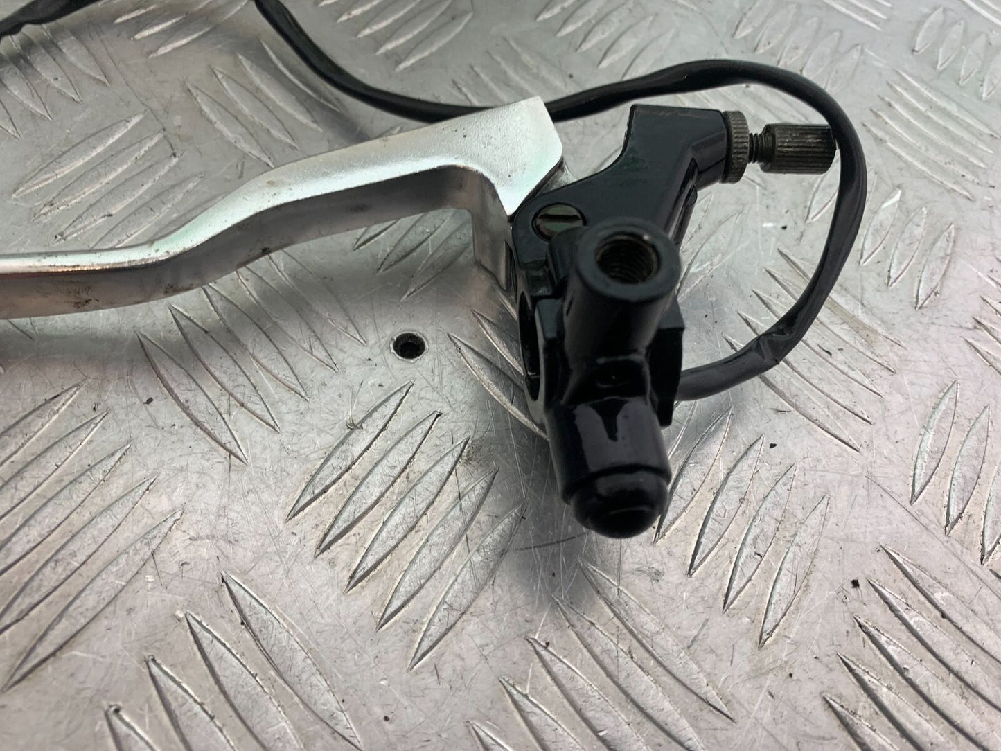 BENELLI LEONCINO 500 TRIAL CLUTCH LEVER AND BRACKET  YEAR 2020 (CMB1106)