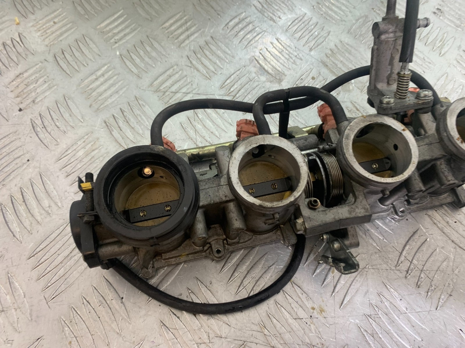 HONDA CBR600 CBR 600 RR THROTTLE BODIES   YEAR 2003-2004 CMB1173)