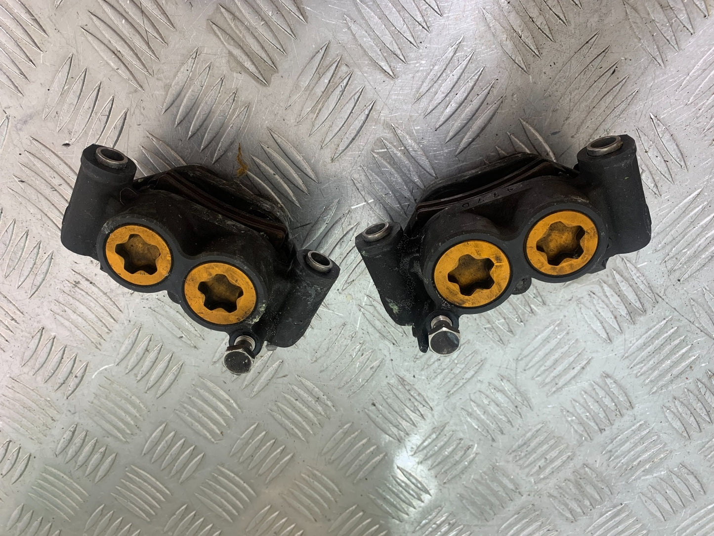 YAMAHA YZF R1 FRONT BRAKE CALIPERS   YEAR 2004-2006 (CMB1155)
