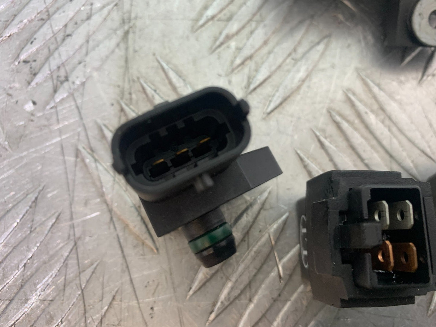 APRILIA RSV4 FACTORY RELAYS  YEAR 2009-2012 (CMB1224)