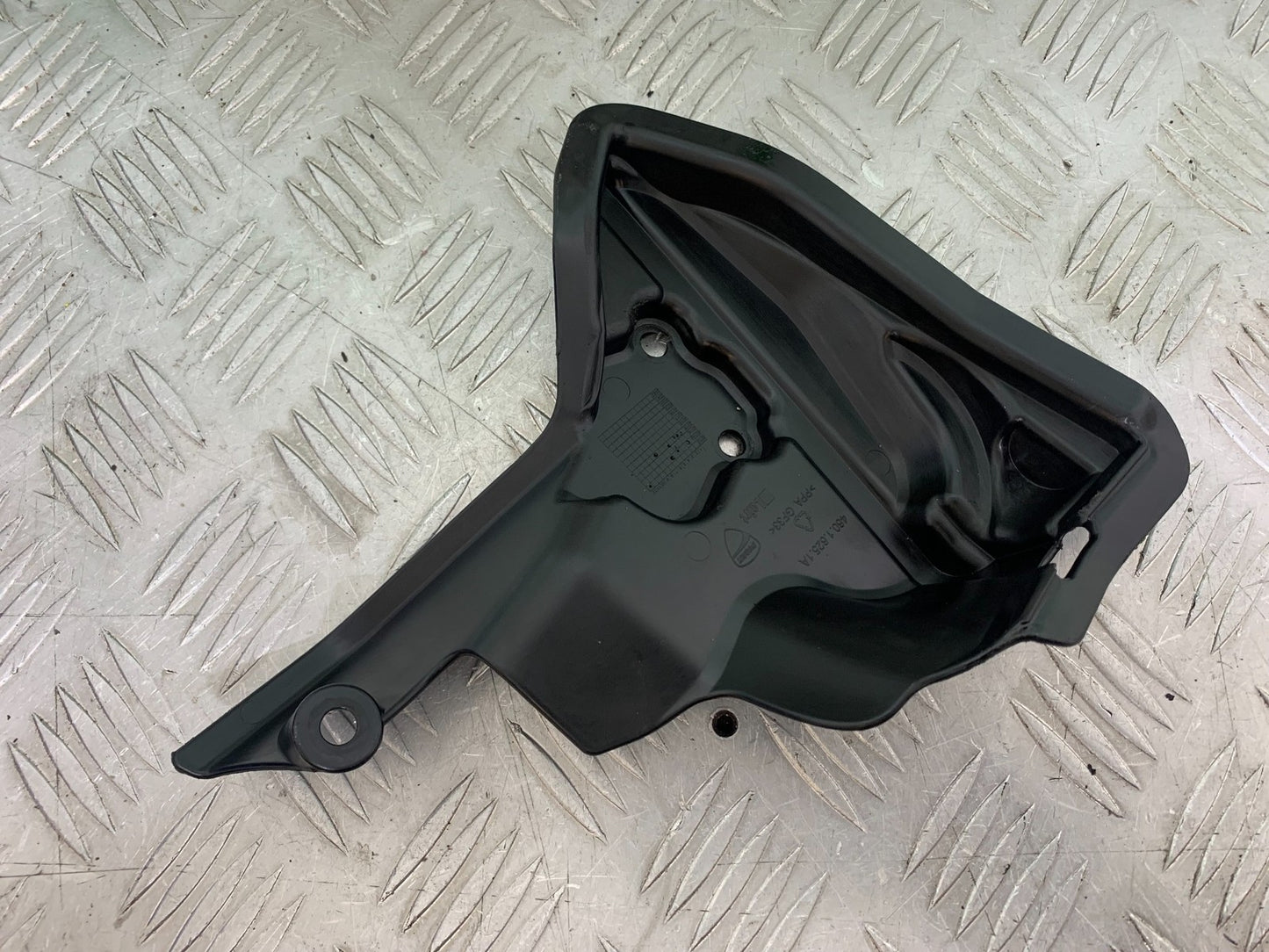 DUCATI 1299 PANIGALE ENGINE COVER    YEAR 2016 (CMB 1187)