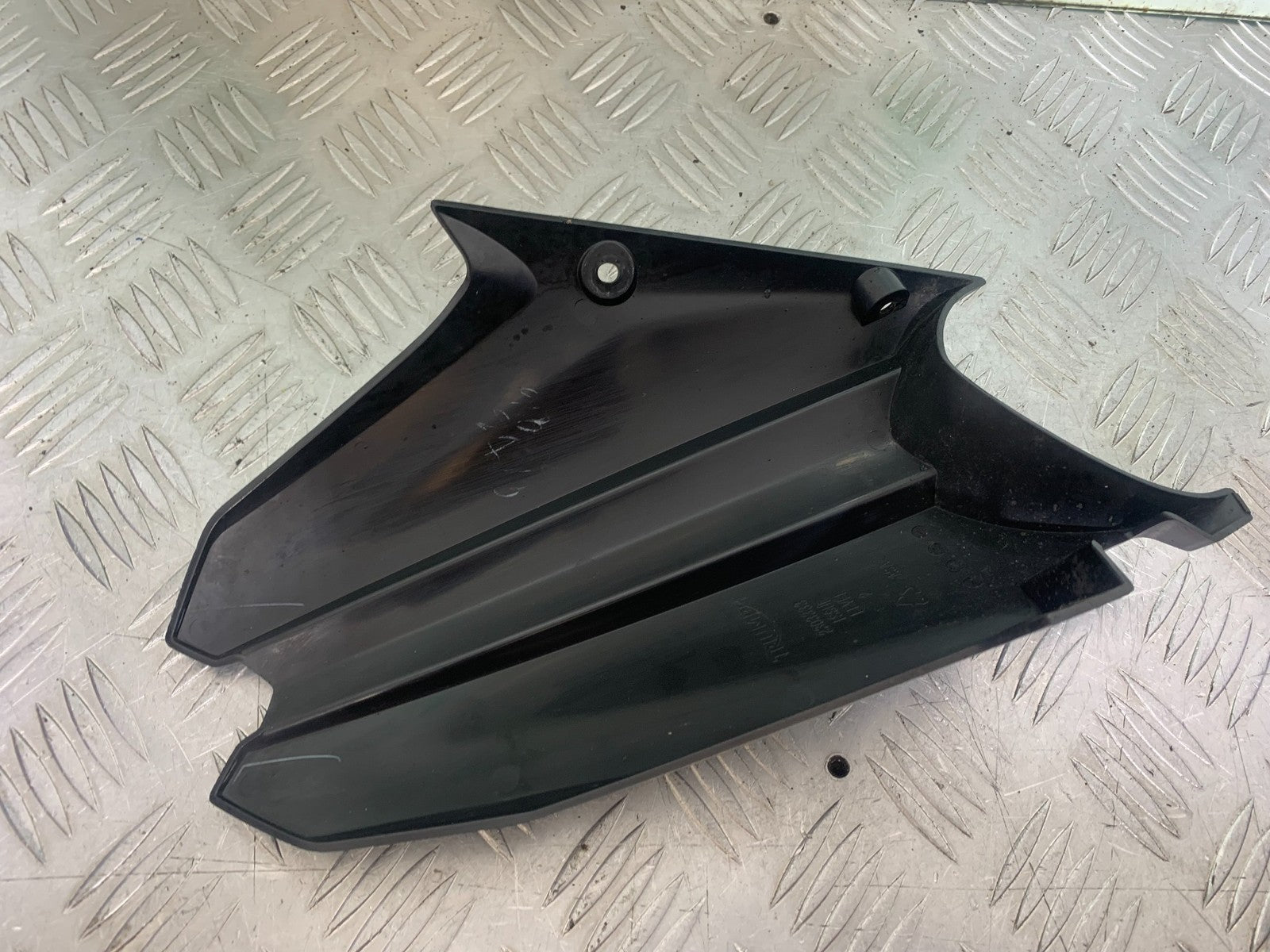 TRIUMPH 675 STREET TRIPLE HUGGER  2013-2016 (CMB1186)