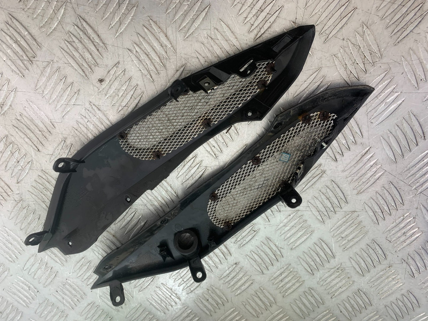 BENELLI BN125 BN 125 LEFT AND RIGHT SIDE INFILL PANELS  YEAR 2018-2021 (CMB1245)