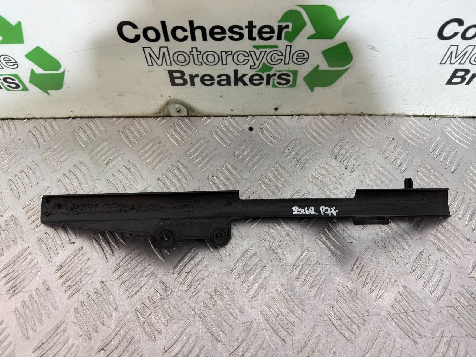 KAWASAKI ZX6R ZX6 R P7F P8F CHAIN GUARD YEAR 2007 2008