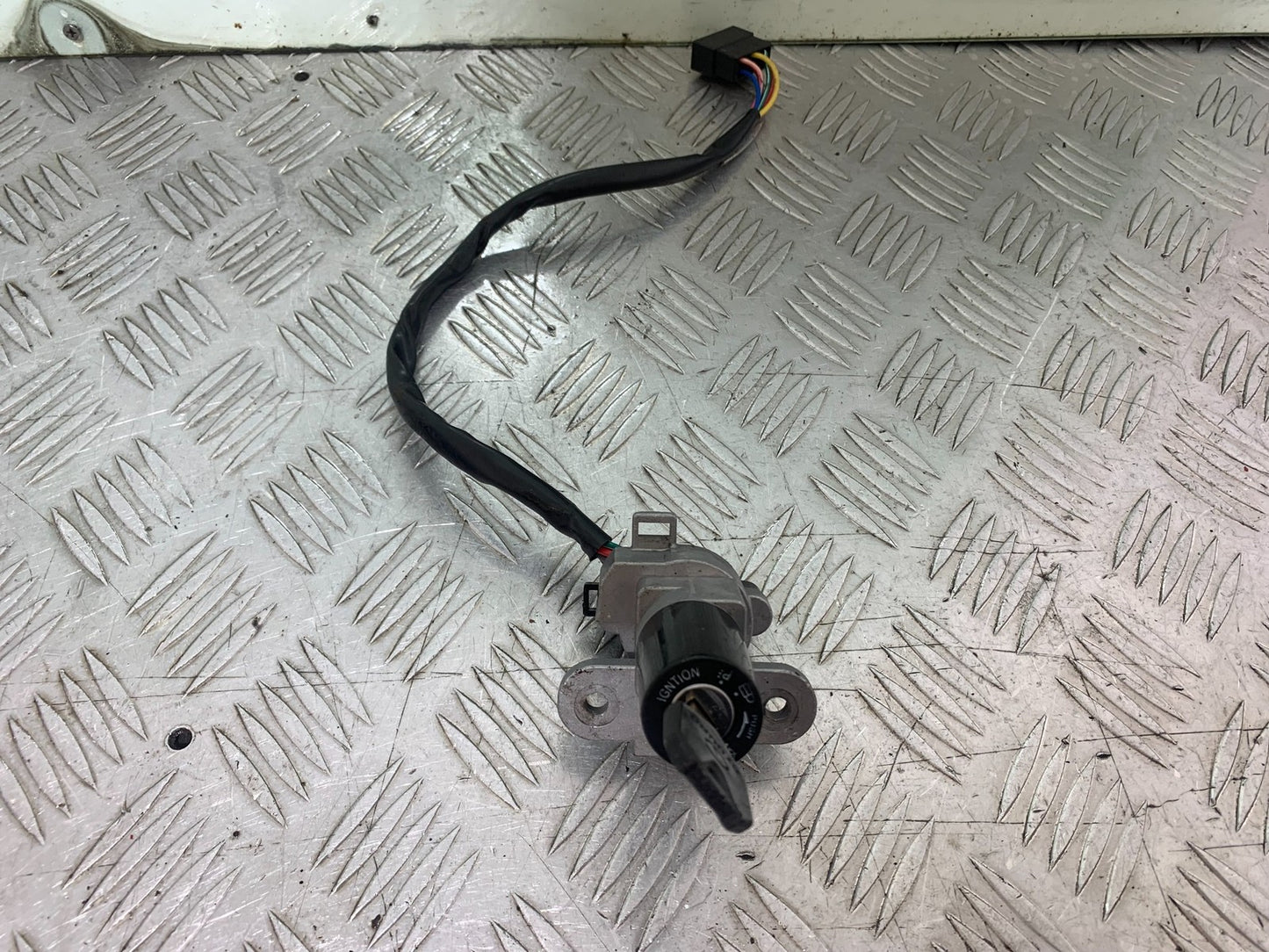 DUCATI 996 SPS 748 916 998 IGNITION SWITCH AND KEY  1999-2000 (CMB1209)