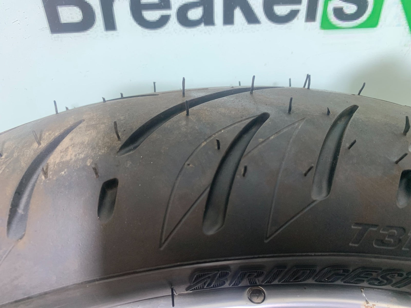 BMW R850 R R850R FRONT WHEEL  (NEW TYRE) YEAR 1994-2002 (CMB1170)