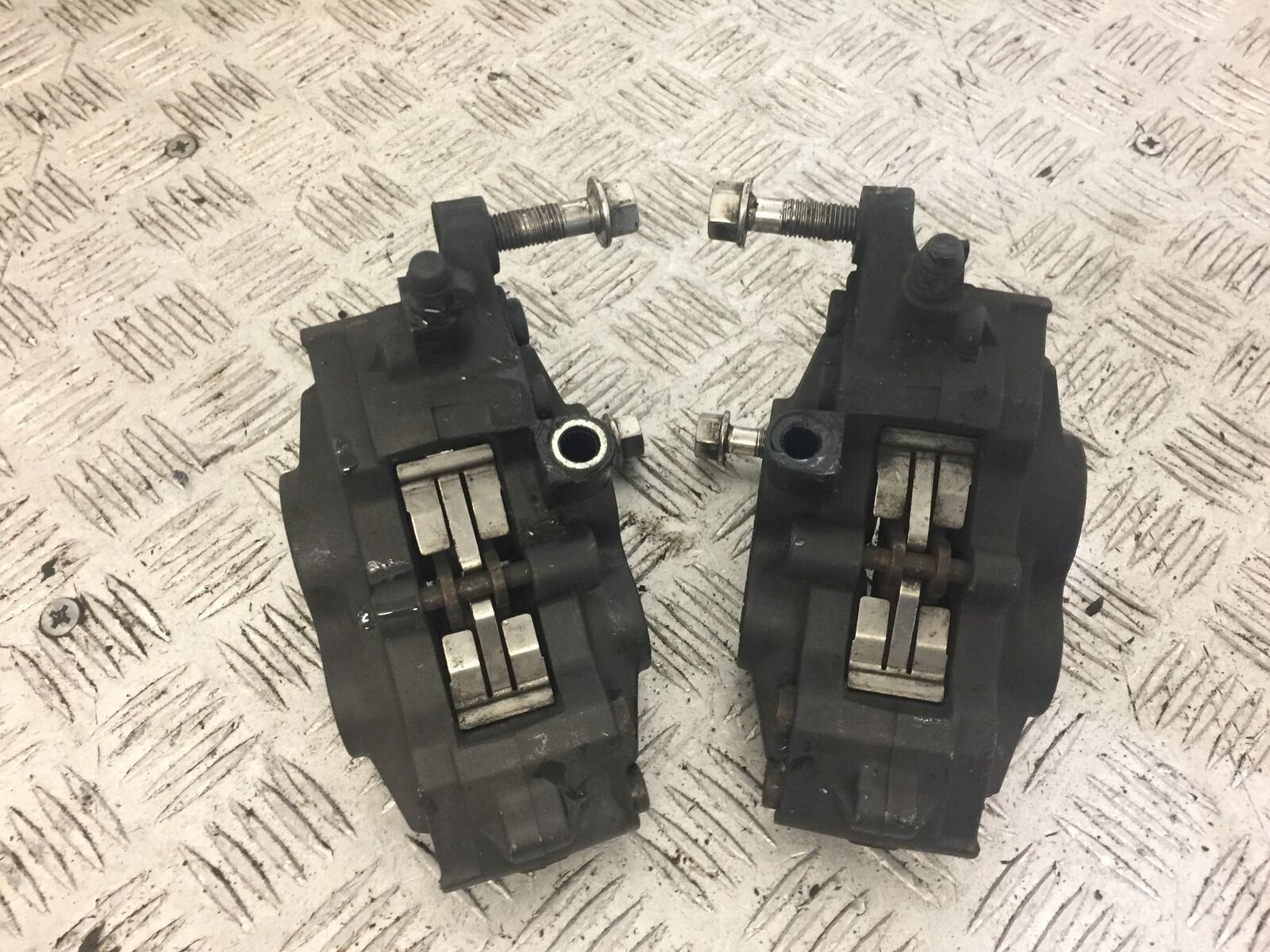 TRIUMPH 1050 SPRINT FRONT BRAKE CALIPERS   YEAR 2005 (STOCK 676)