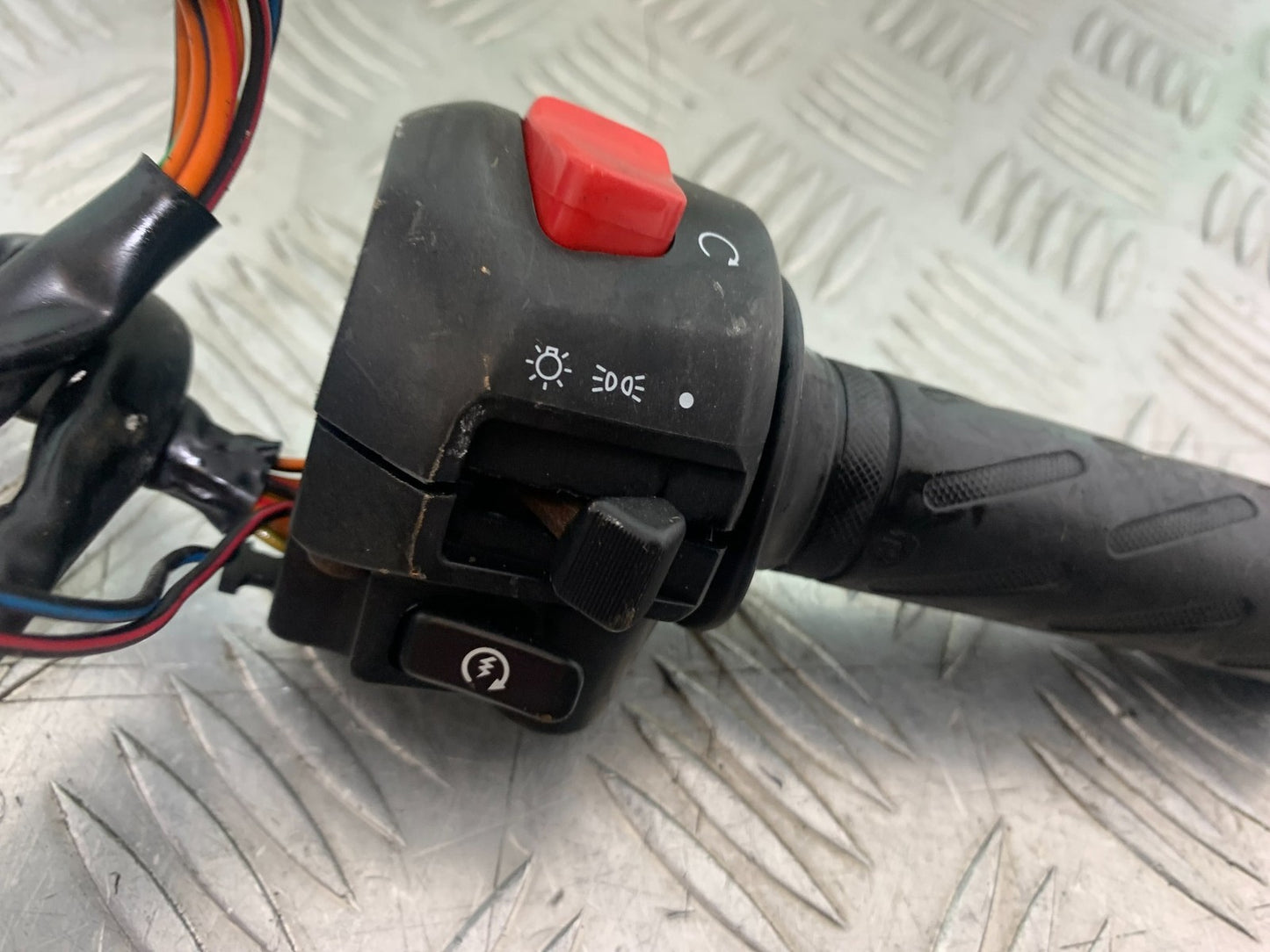 SUZUKI SV650 SV 650 mk1 RIGHT SWITCH GEAR   YEAR 1999-2002 (CMB1208)