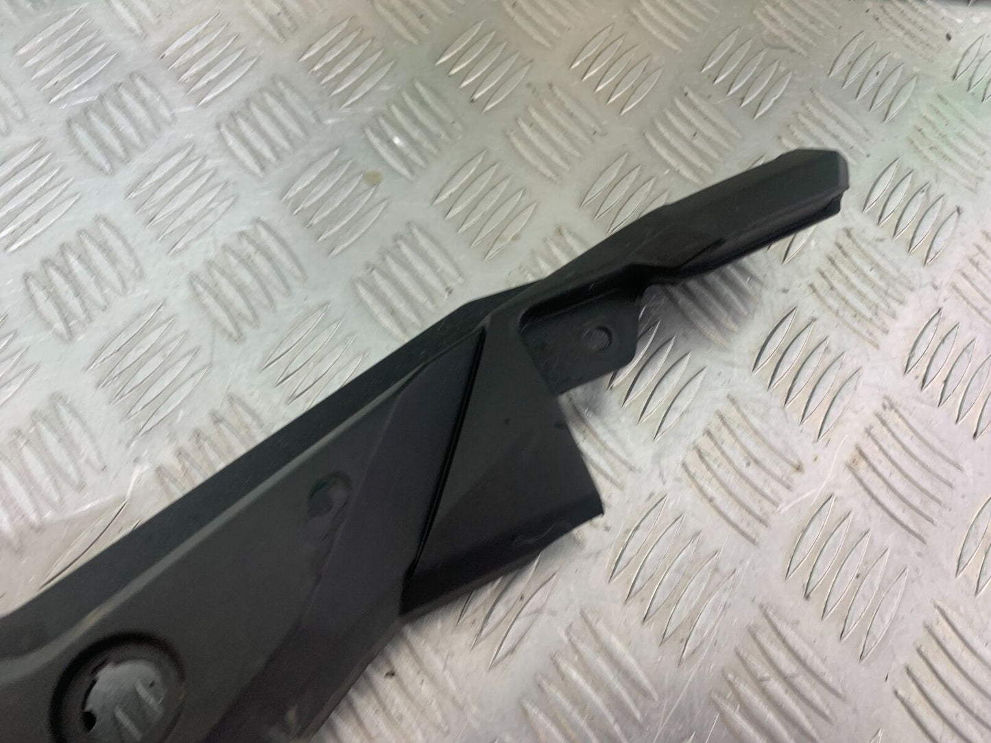 SUZUKI DL 650 V-STROM LEFT SIDE INFILL PANEL YEAR 2020 (CMB1117)