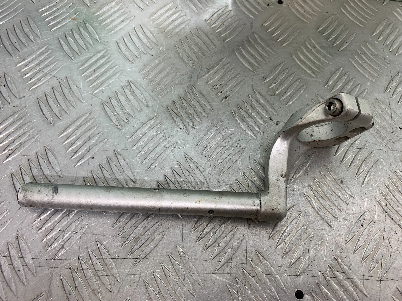 TRIUMPH 955i SPRINT ST LEFT HANDLEBAR YEAR 1999-04 (CMB1230)