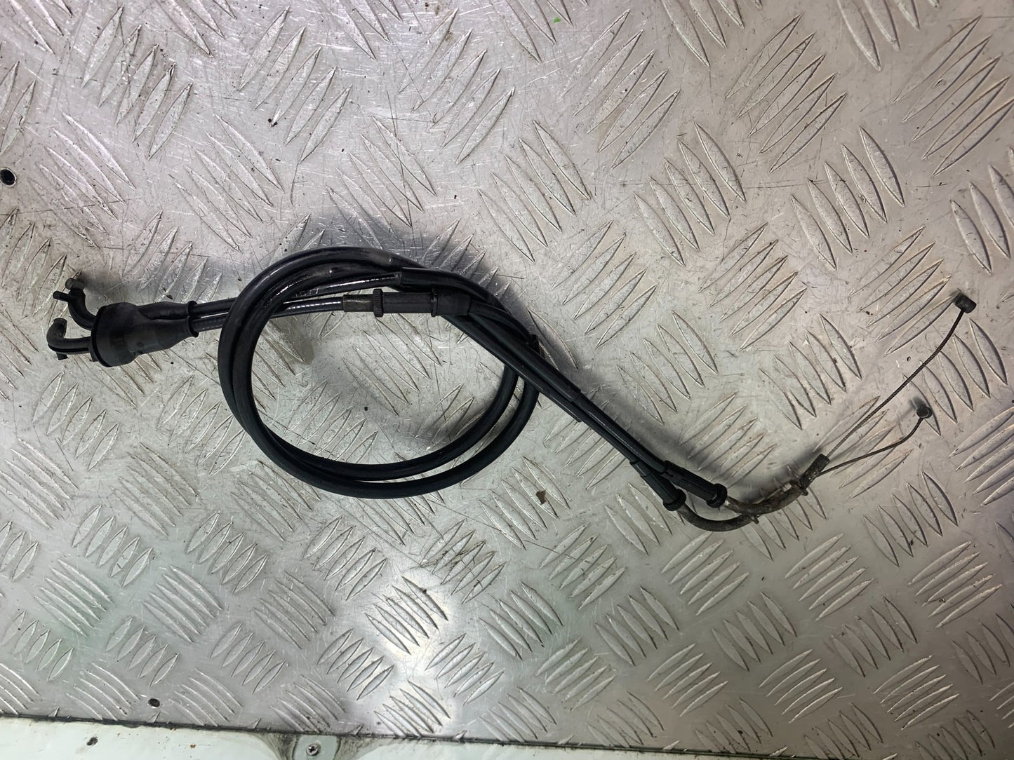 KAWASAKI ZX9R ZX9 E1 THROTTLE CABLES  YEAR 2000-01 (CMB1171)