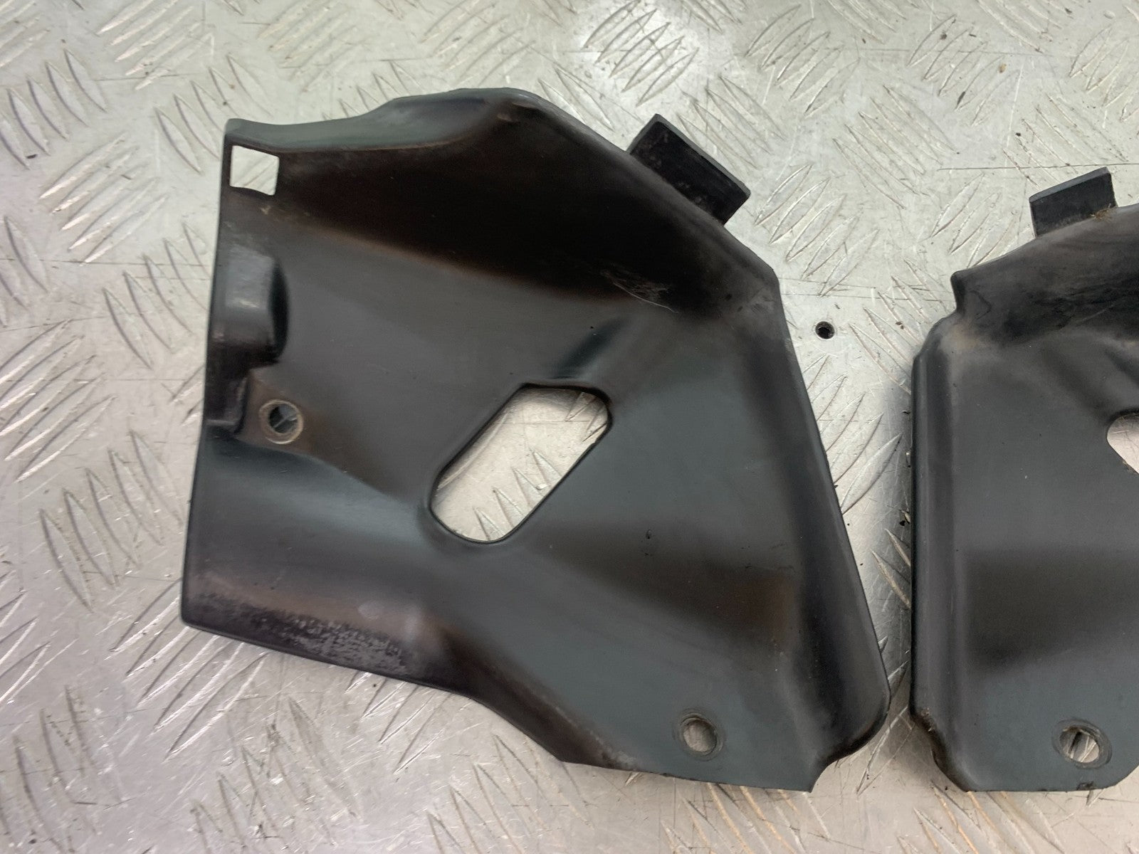 TRIUMPH TROPHY 900 LEFT AND RIGHT INNER INFILLS   YEAR 1991-95 (CMB1251)