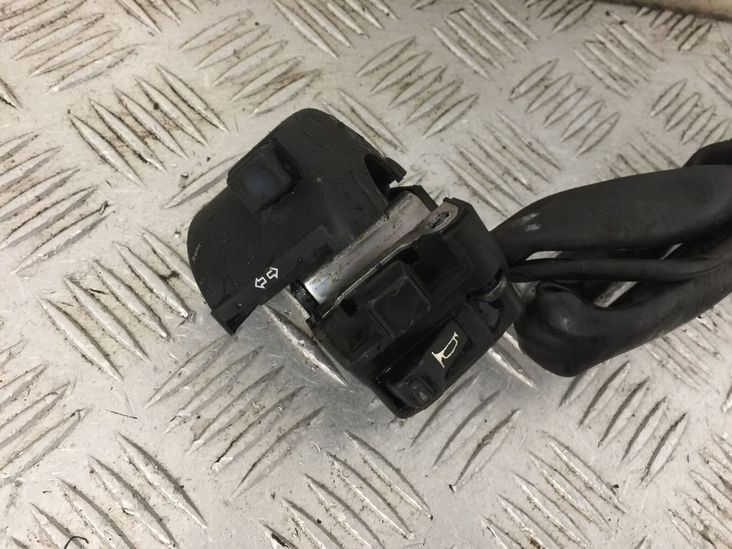 HONDA CBR125 CBR 125 LEFT SWITCH GEAR   YEAR 2007-10 (STOCK 884)