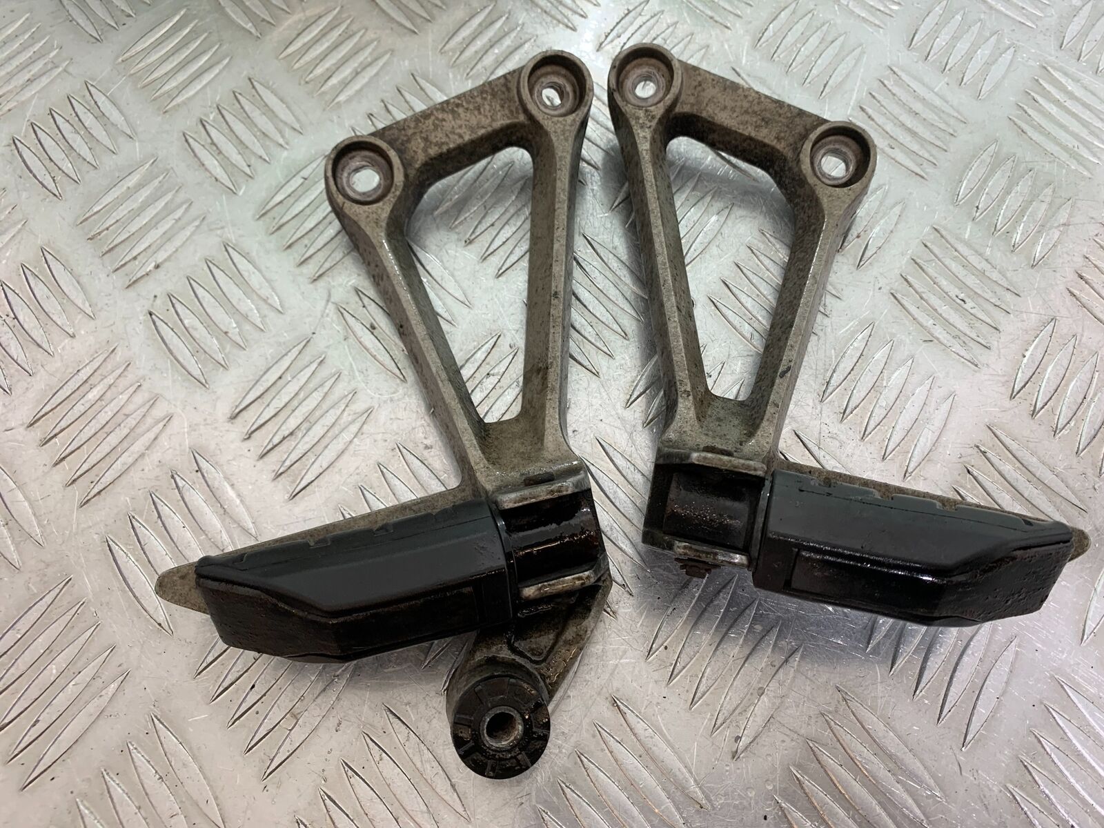 HONDA CBR500R CBR 500 R REAR HANGERS AND PEGS  YEAR 2012-16 (CMB1048)