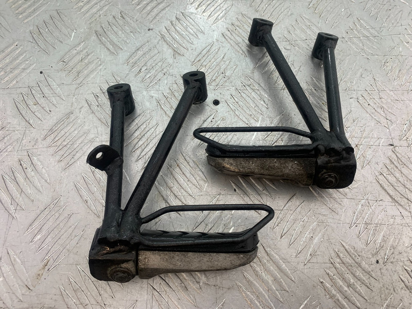 APRILIA 650 PAGASO STRADA REAR HANGERS & PEGS  YEAR 2005-2010 (CMB1260)