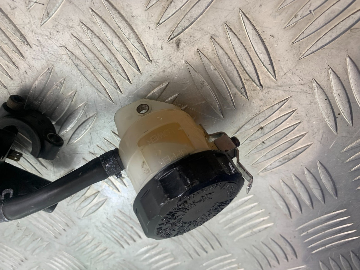 KAWASAKI ZX9R ZX9 E1 FRONT BRAKE MASTER CYLINDER  YEAR 2000-01 (CMB1171)