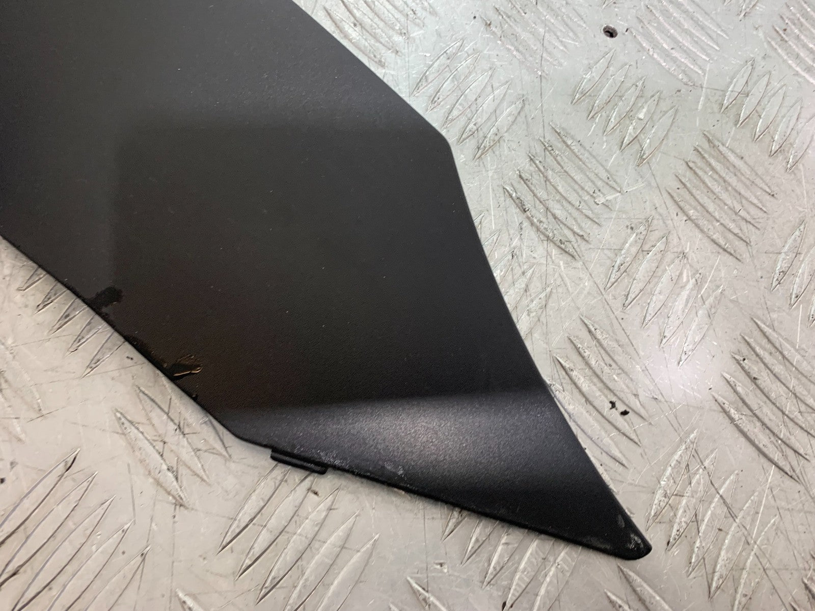 TRIUMPH 1050 SPRINT ST LEFT TOP FAIRING INFILL PANEL   2003-2011 (CMB1285)