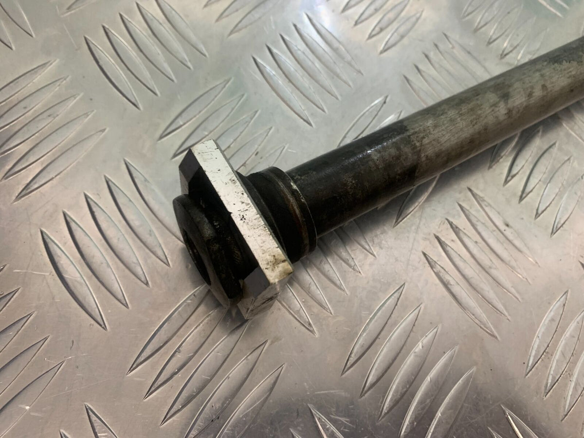KAWASAKI ZX6R ZX6 J REAR WHEEL SPINDLE YEAR 2000 (STOCK 947)