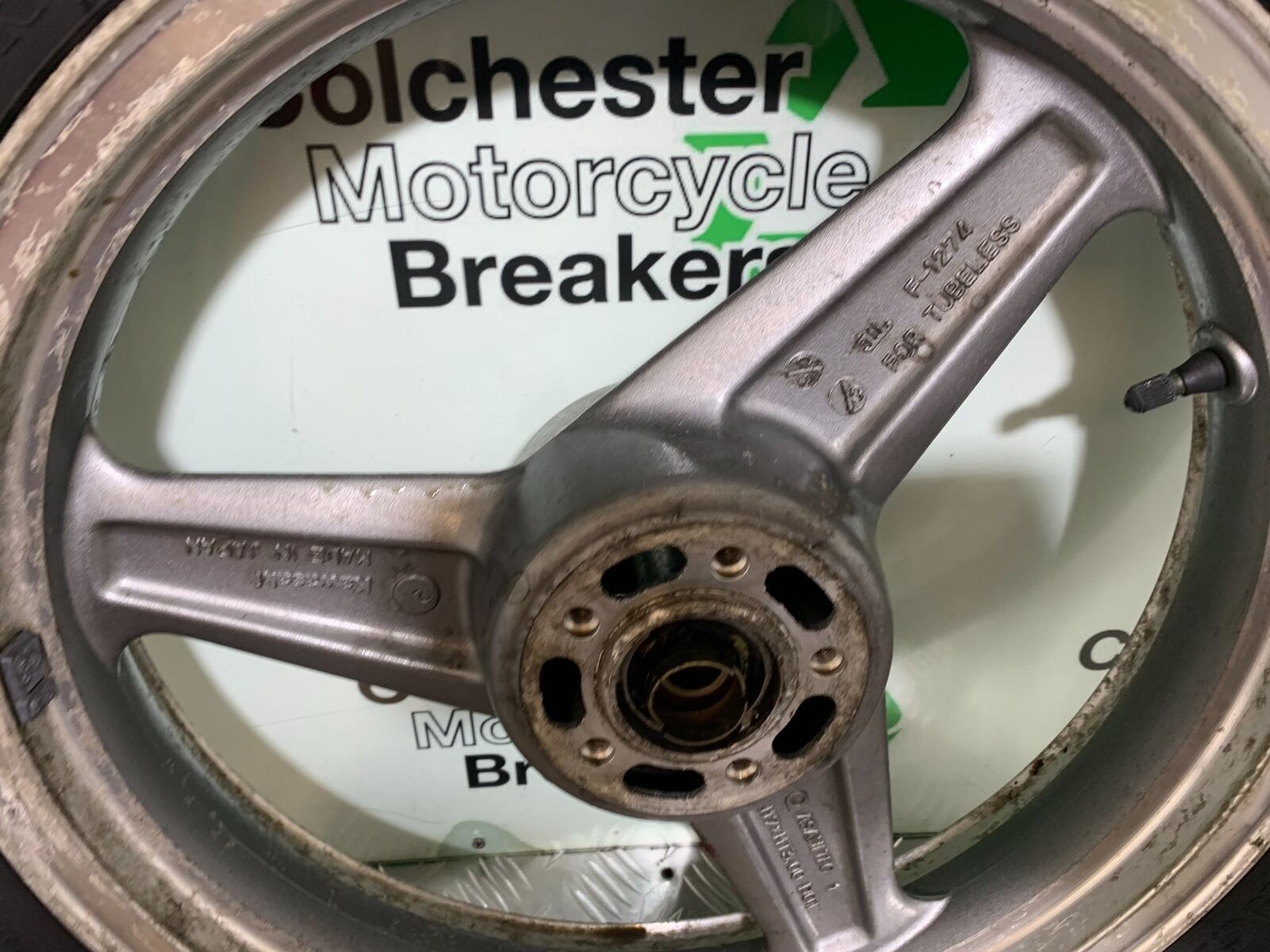 KAWASAKI ZR 750 ZEPHYR FRONT WHEEL  YEAR 1991-95 (CMB1008)