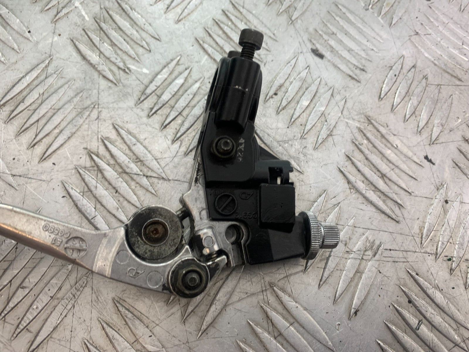 TRIUMPH 1050 SPRINT ST CLUTCH LEVER AND BRACKET   YEAR 2004-2007 (CMB1197)