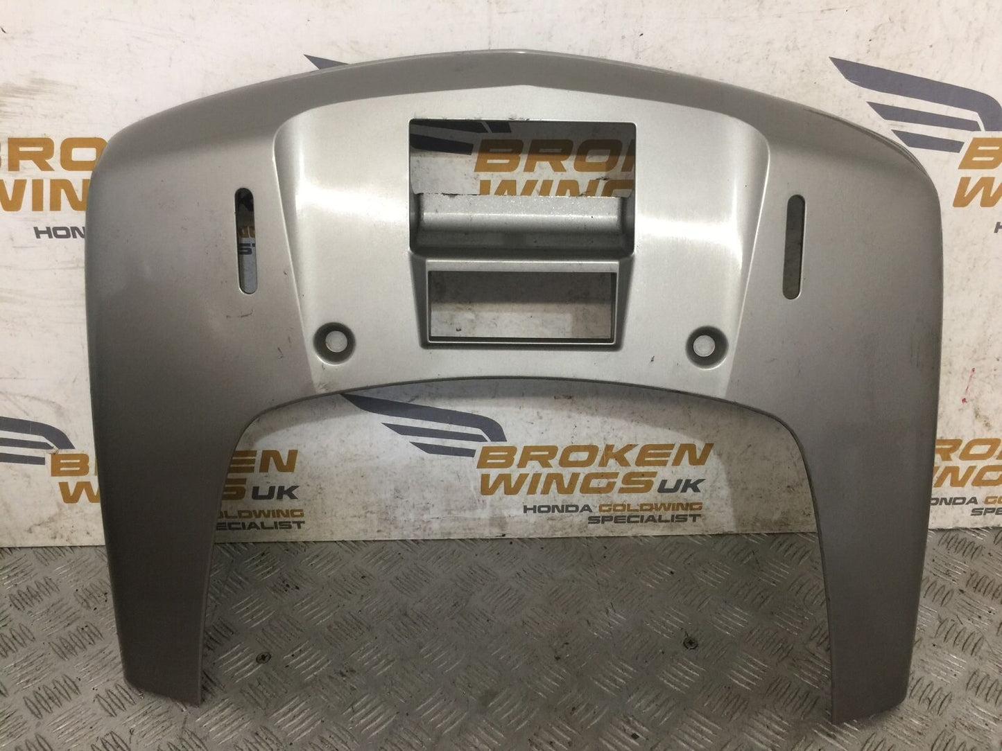 HONDA GL1800 GL 1800 LOWER TOP BOX PANEL  YEAR 2004-10 ABS (STOCK 890)