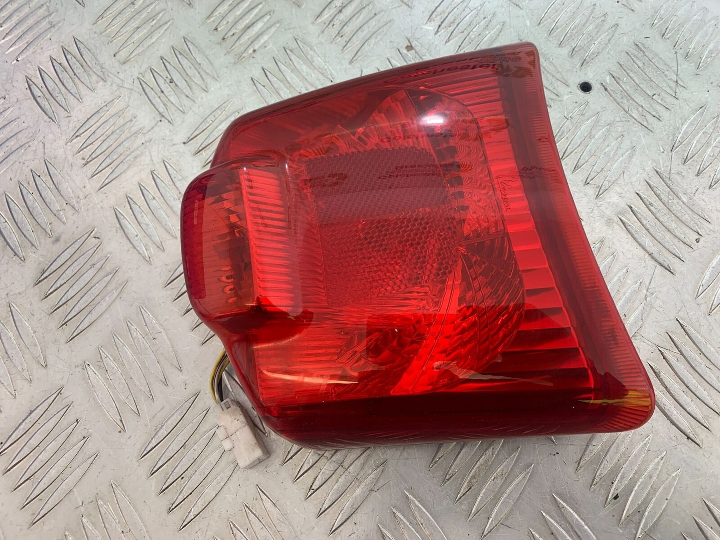 PIAGGIO VESPA GTS 300 REAR LIGHT  YEAR 2010 (CMB1062)