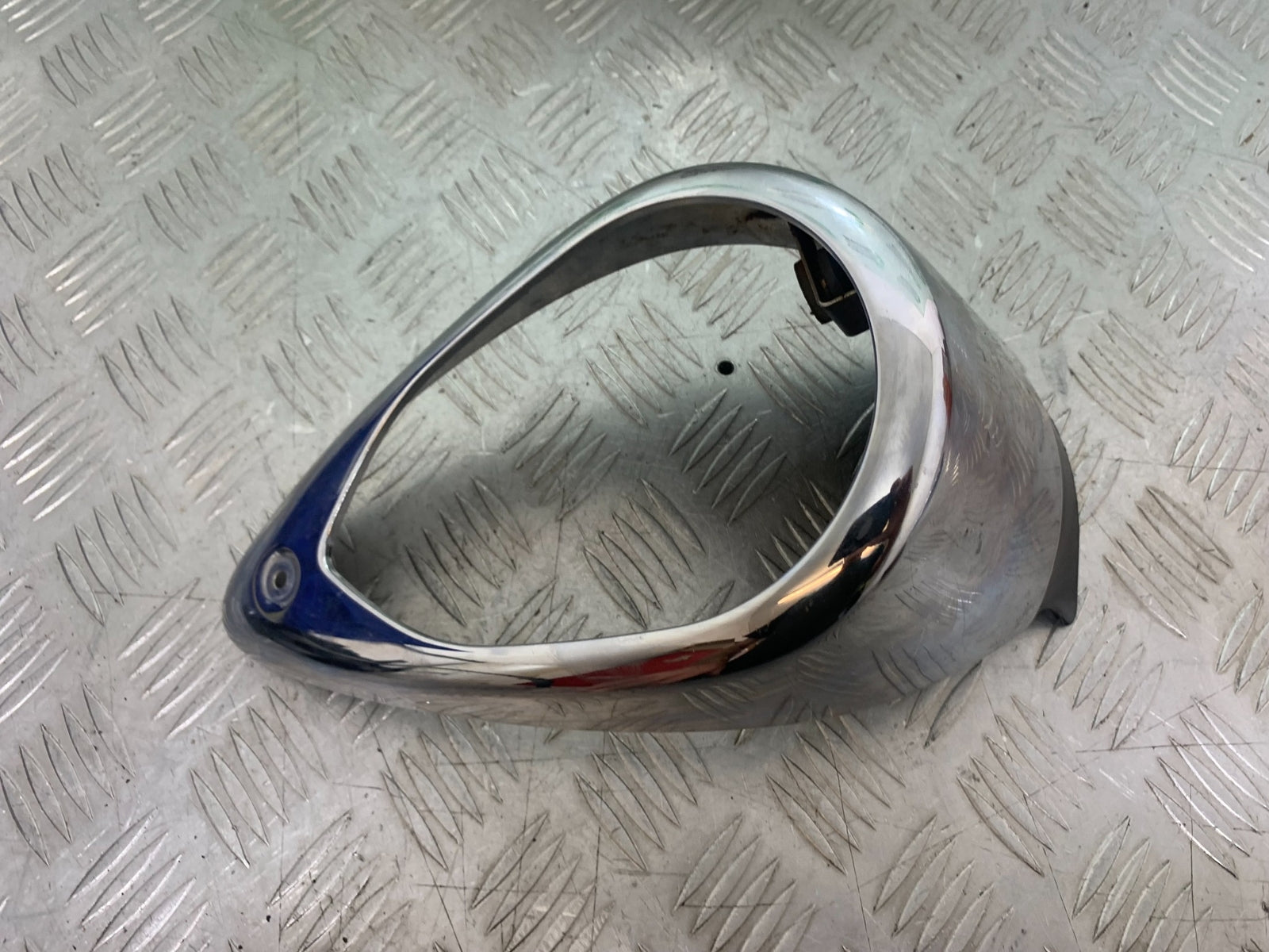 KAWASAKI VN1500 CLASSIC CLOCK SURROUND  YEAR 1999 -2006 (CMB1166)