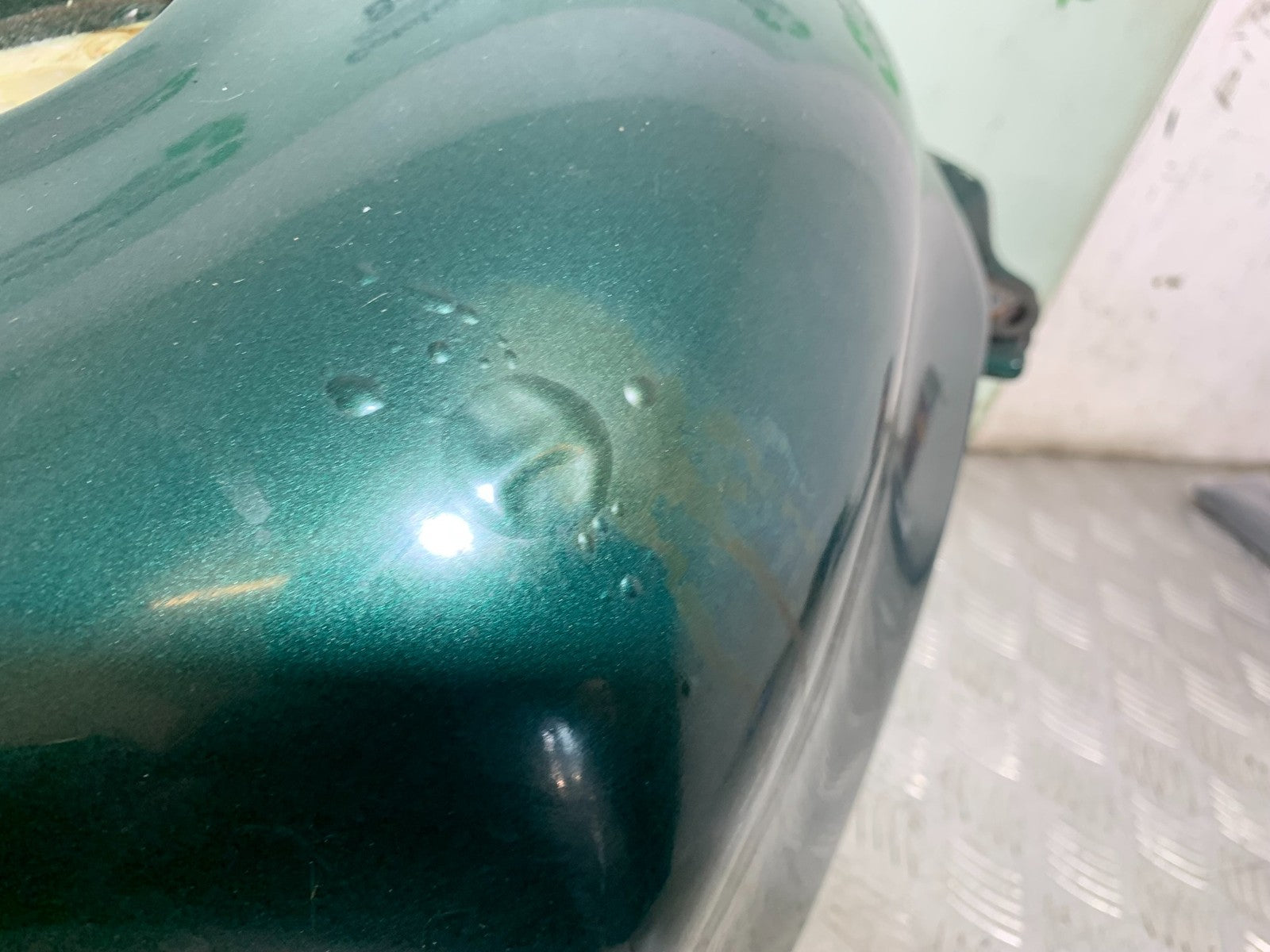 TRIUMPH 955I SPRINT RS PETROL TANK YEAR 1999-03 (CMB1313)