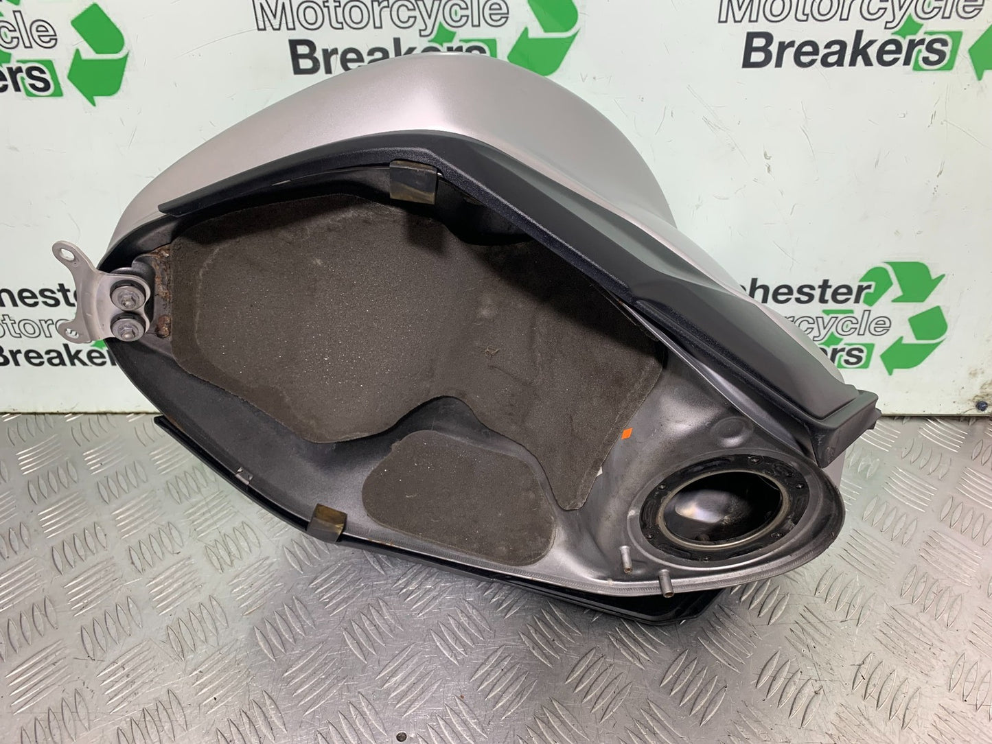 TRIUMPH 675 STREET TRIPLE RX PETROL TANK    2015- 2017 (CMB1299)