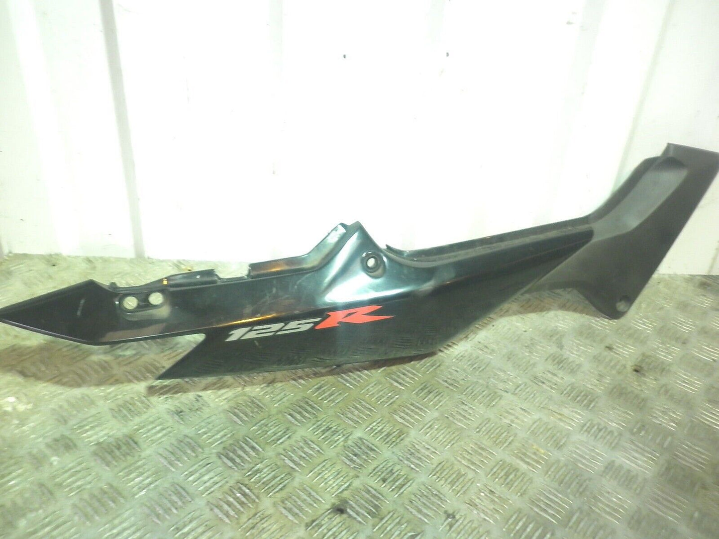 HONDA CBR125 CBR 125 RIGHT SEAT PANEL  YEAR 2006