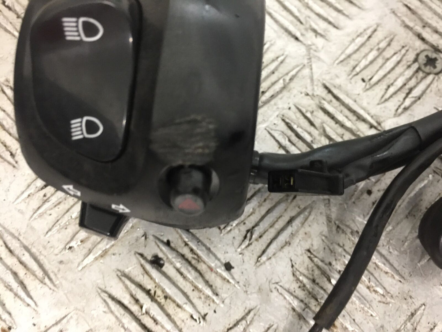 YAMAHA FZ1-N LEFT SWITCH GEAR  YEAR 2006-2012  (STOCK 787)