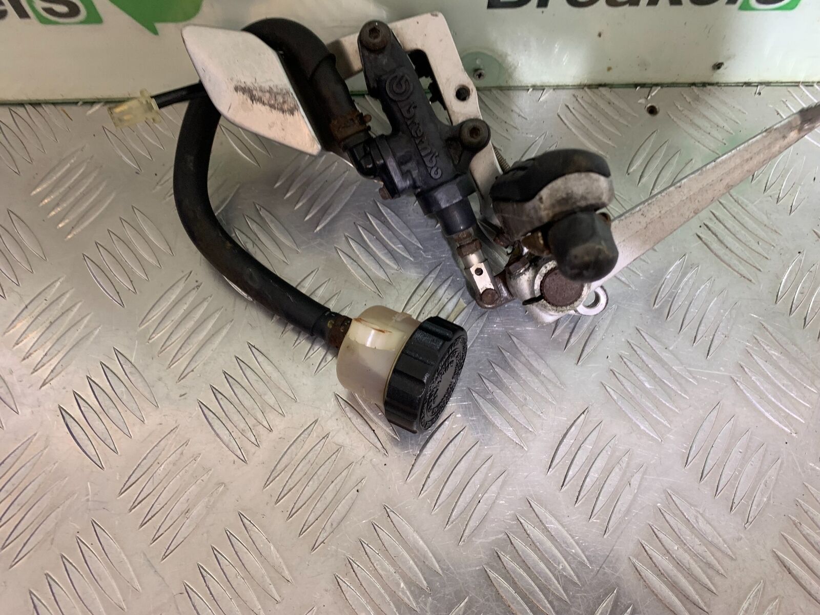 YAMAHA FJR1300 FJR 1300 FRONT RIGHT HANGER   YEAR 2001-05 (CMB1005)