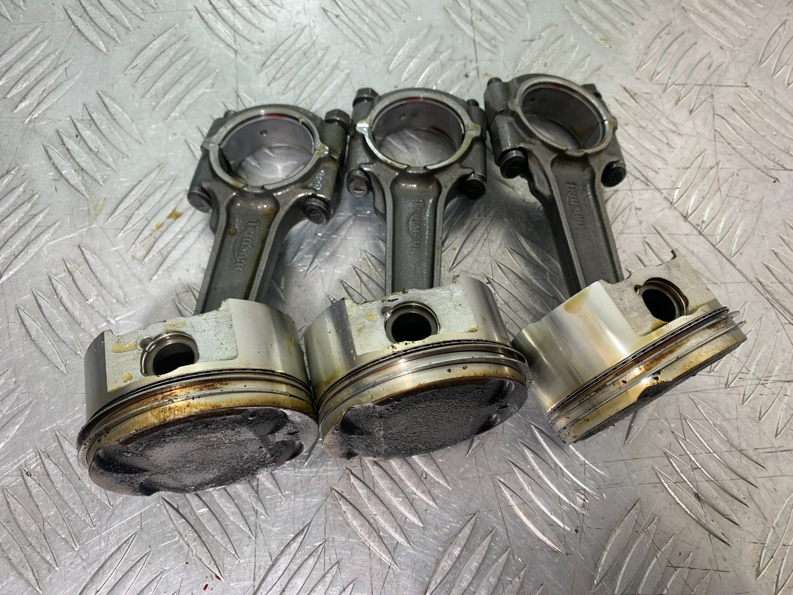 TRIUMPH 955I SPRINT RS CON RODS AND PISTONS   YEAR 1999-04