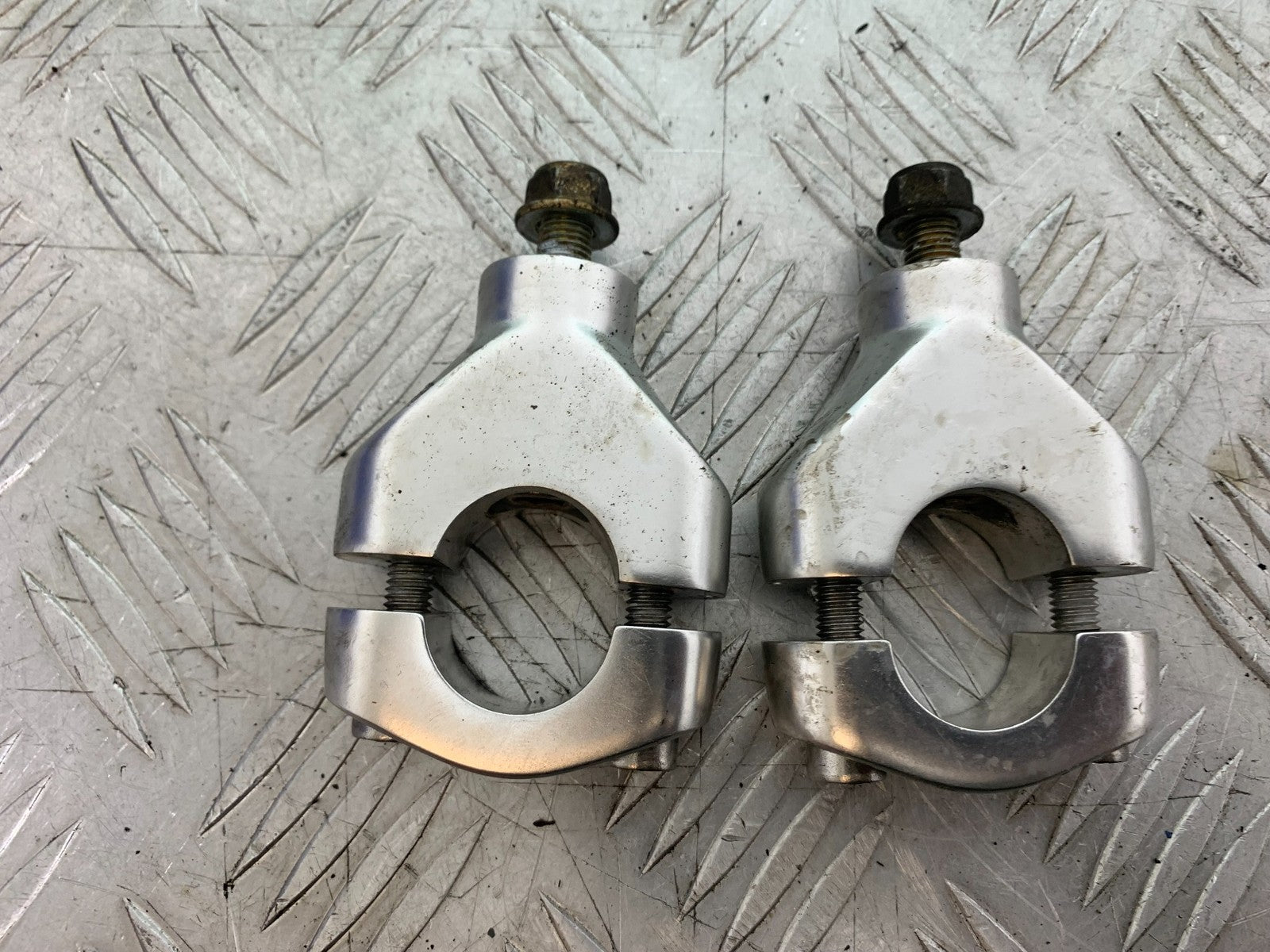 TRIUMPH SPEED TRIPLE R 1050 HANDLEBAR RISERS   2009 (CMB1183)