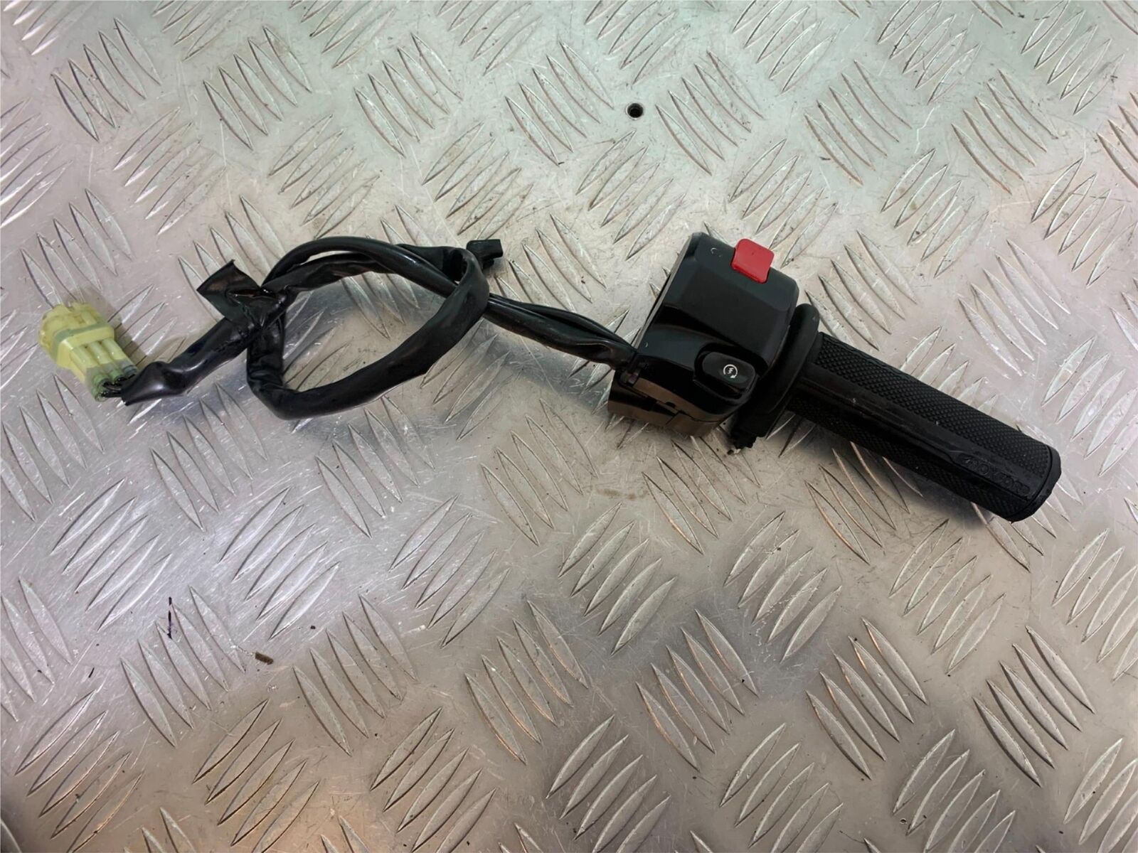 KAWASAKI NINJA 650 RIGHT SWITCH GEAR  YEAR 2017-2019 (CMB1018)