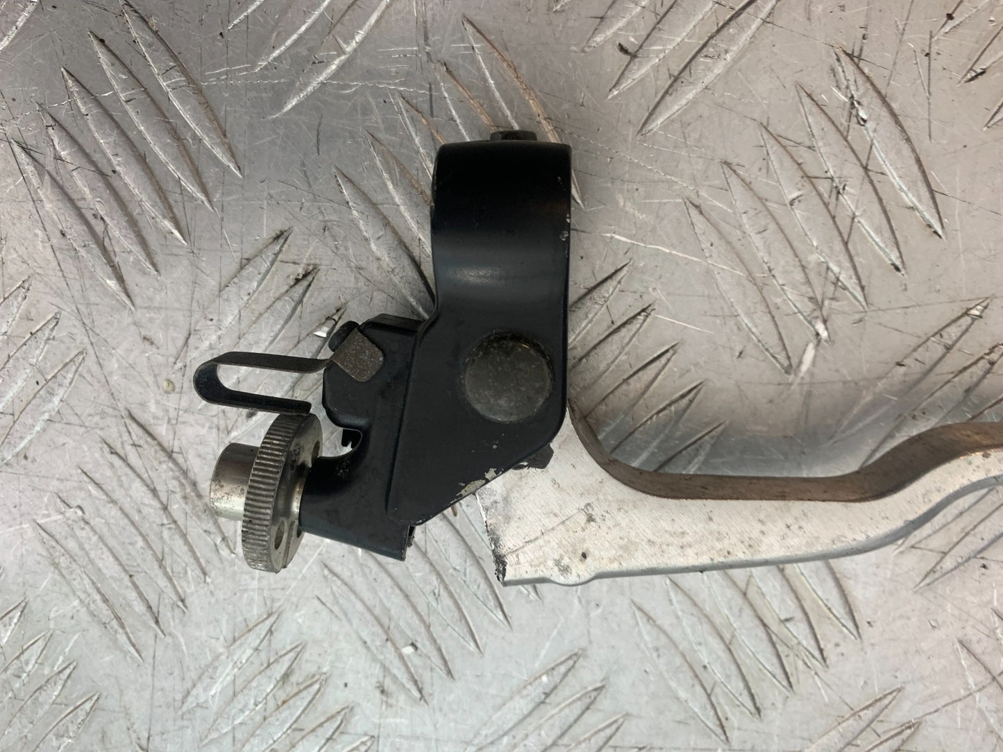 YAMAHA YZF R1 4XV CLUTCH LEVER AND BRACKET  YEAR 1998-99 (CMB1291)