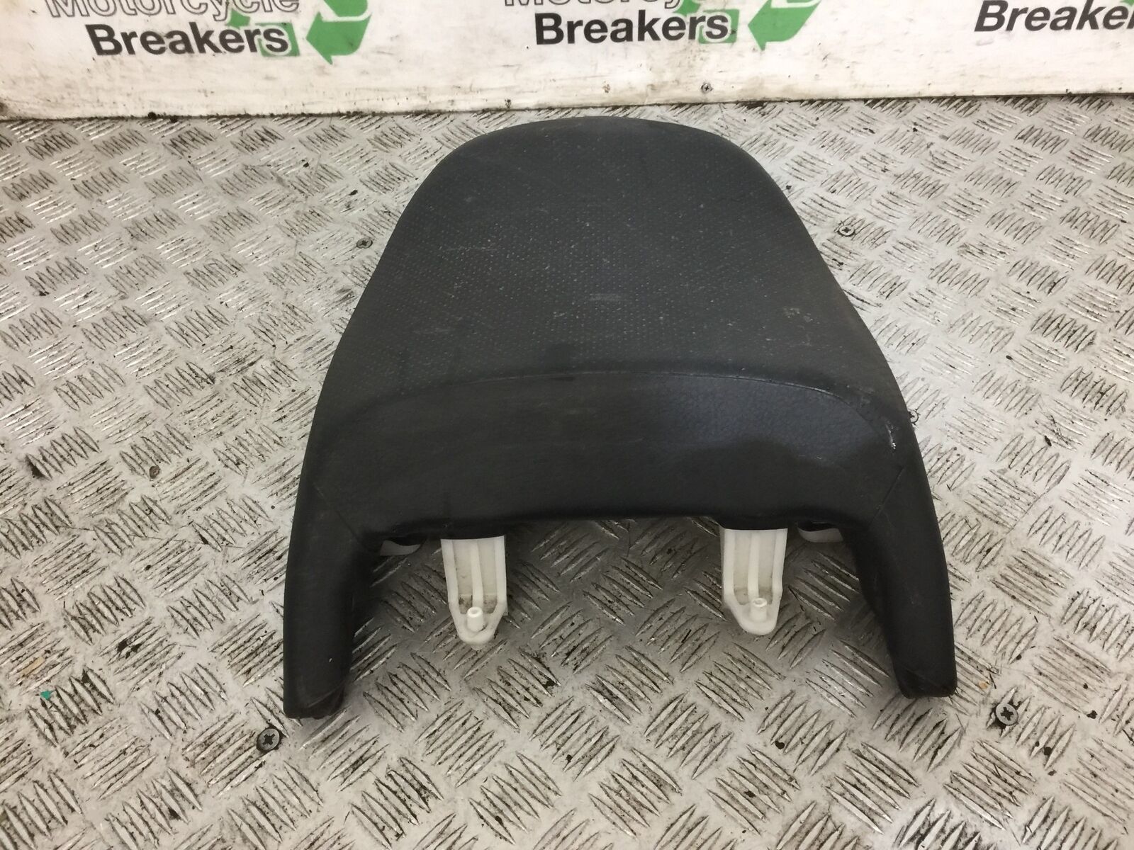 YAMAHA FJR1300 FJR 1300 REAR SEAT YEAR 2001-05 (STOCK 814)