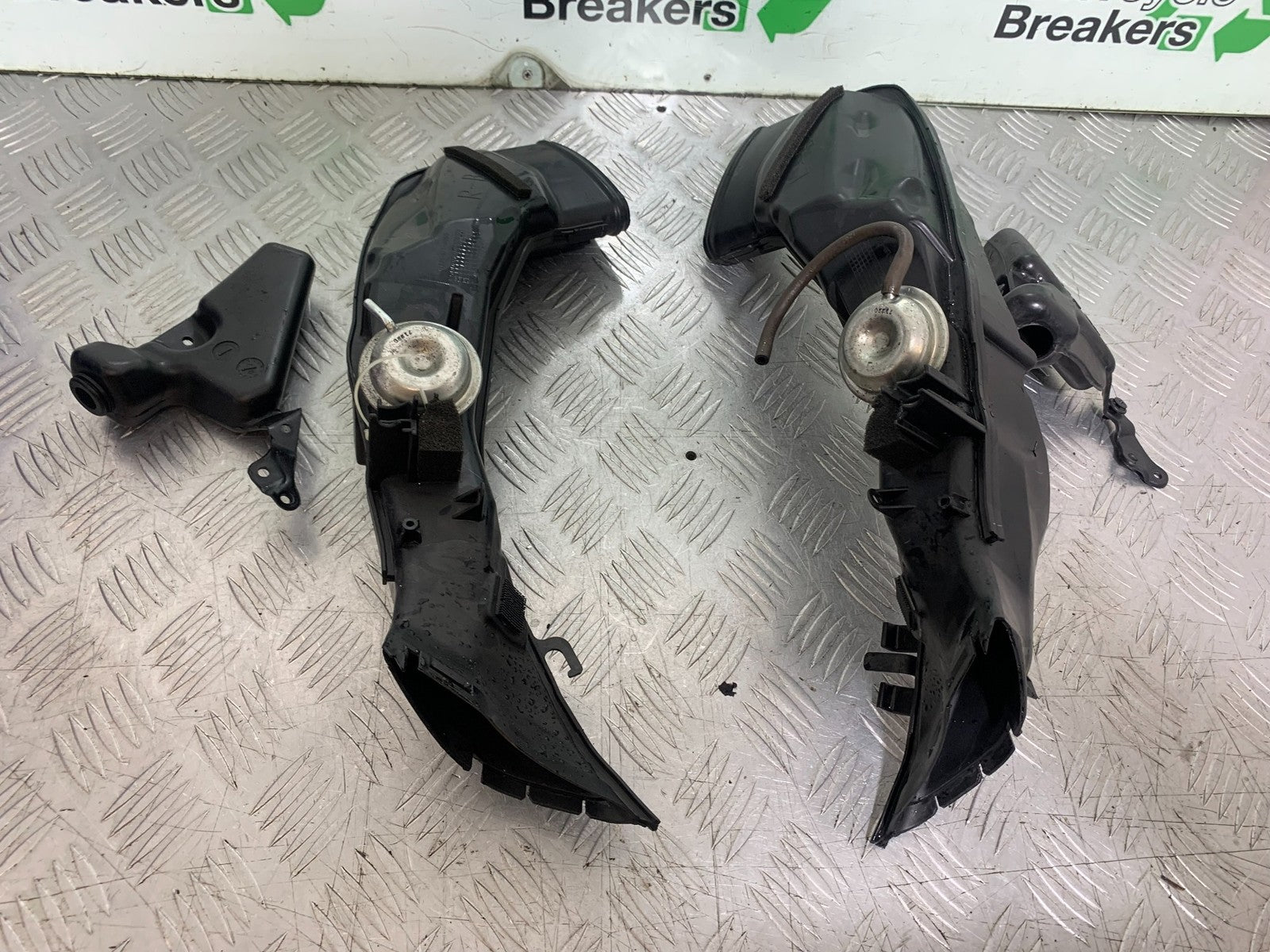 HONDA CBR1000 rr FIREBLADE LEFT AND RIGHT AIR TUBES 2008-2011 (CMB1253)