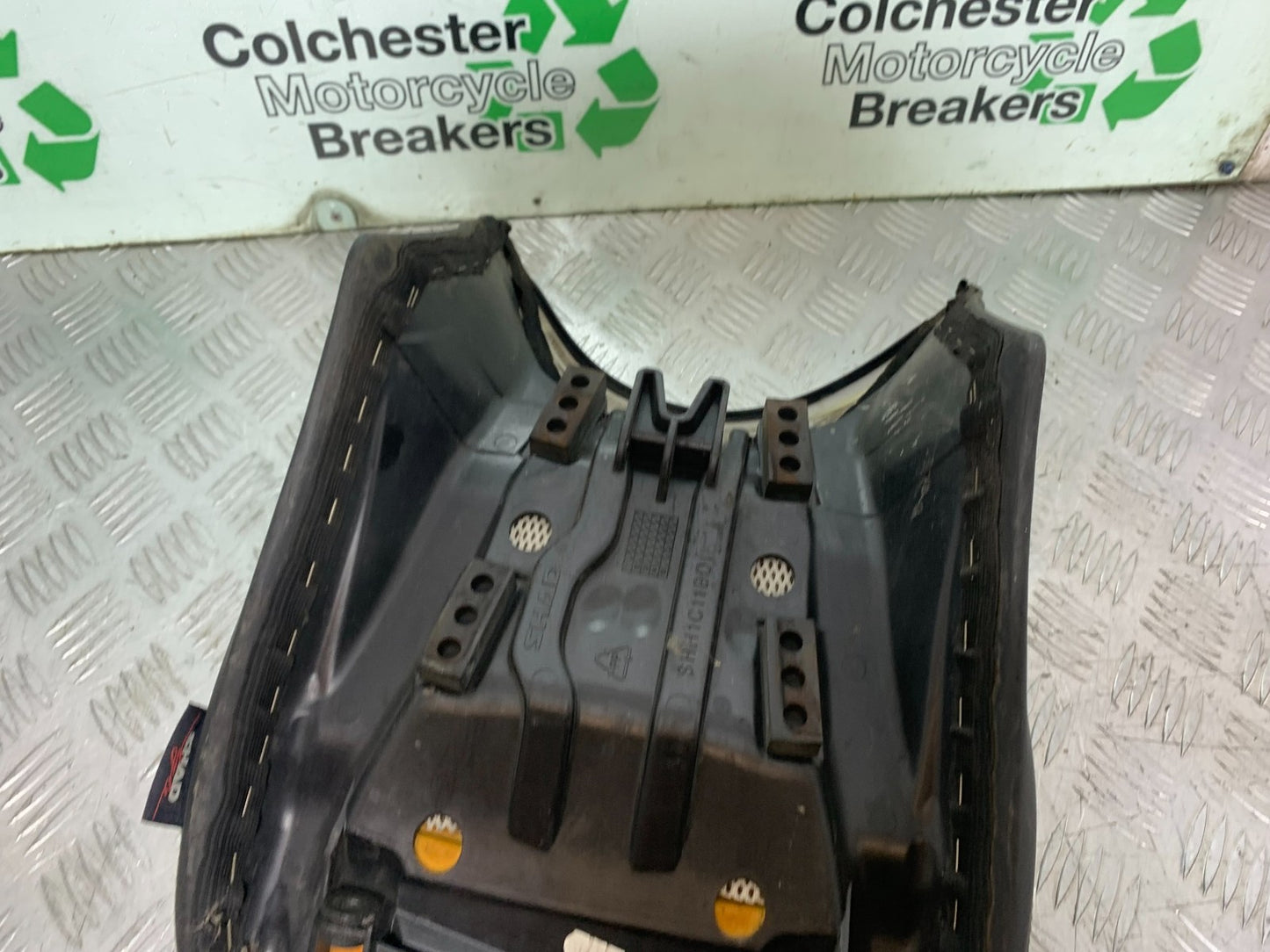 HONDA CBF600 CBF 600 FRONT SEAT   YEAR 2004-07  (CMB1305)