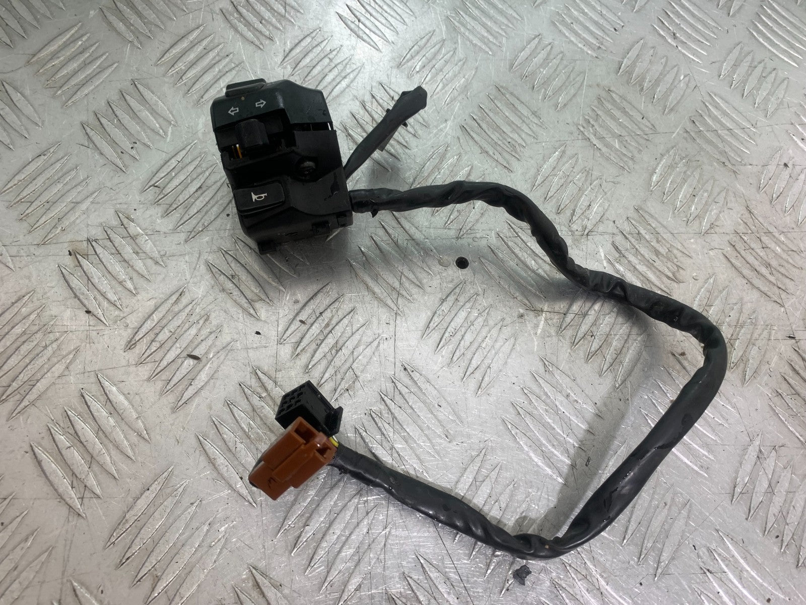 ROYAL ENFIELD HIMALAYAN 411 LEFT SWITCH GEAR  YEAR 2018-2023 (CMB1279)