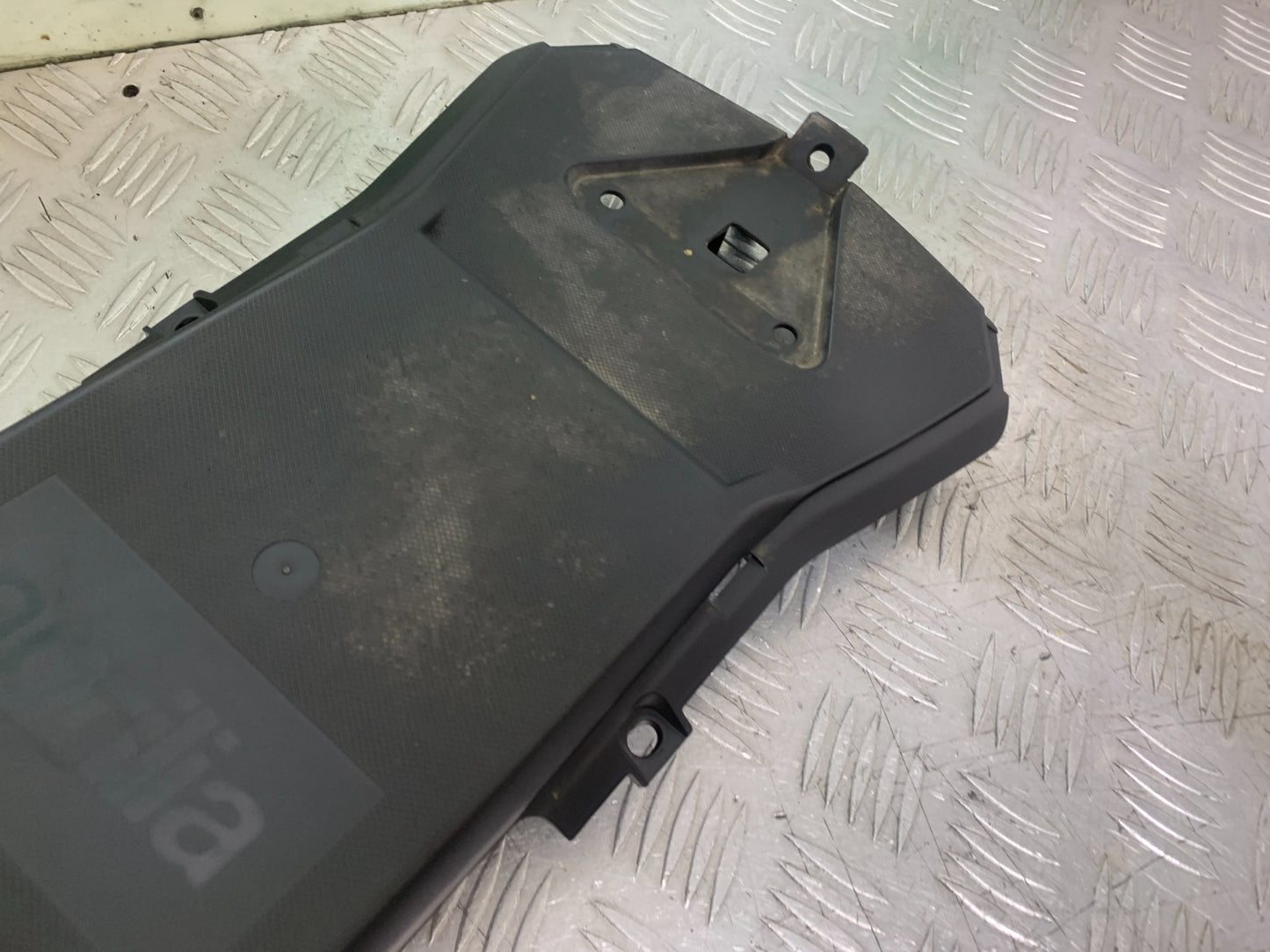 APRILIA TUONO 1000 V4R UNDERTRAY  YEAR 2011-13  (CMB1331)