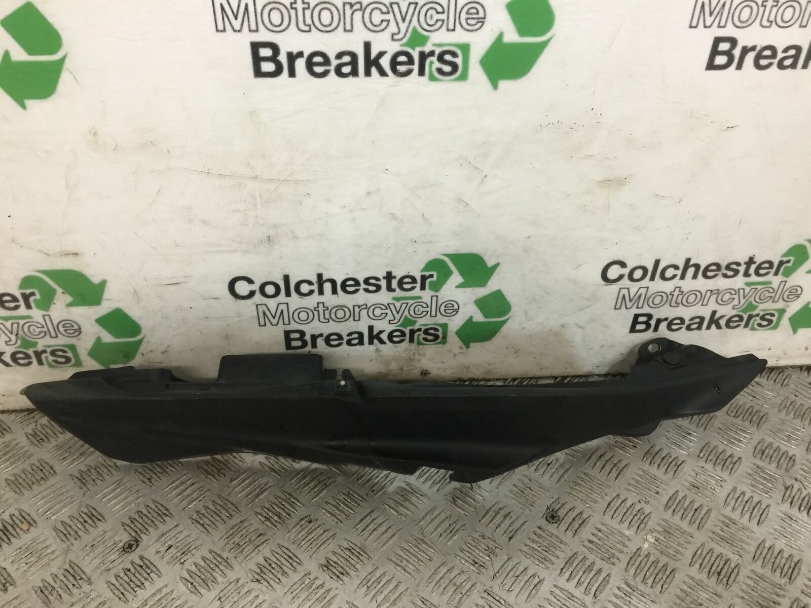 YAMAHA MT07 MT-07 RIGHT SEAT PANEL YEAR 2019 (STOCK 784)