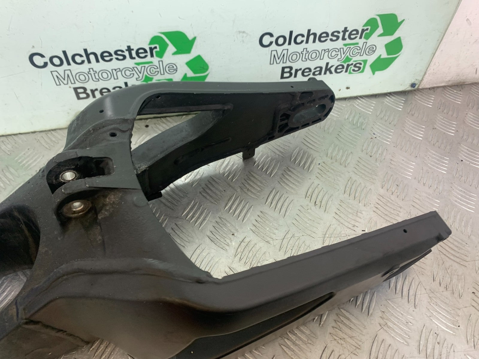 YAMAHA YZF R1 14 B BIG BANG SWINGARM    2009-14 (CMB1175)
