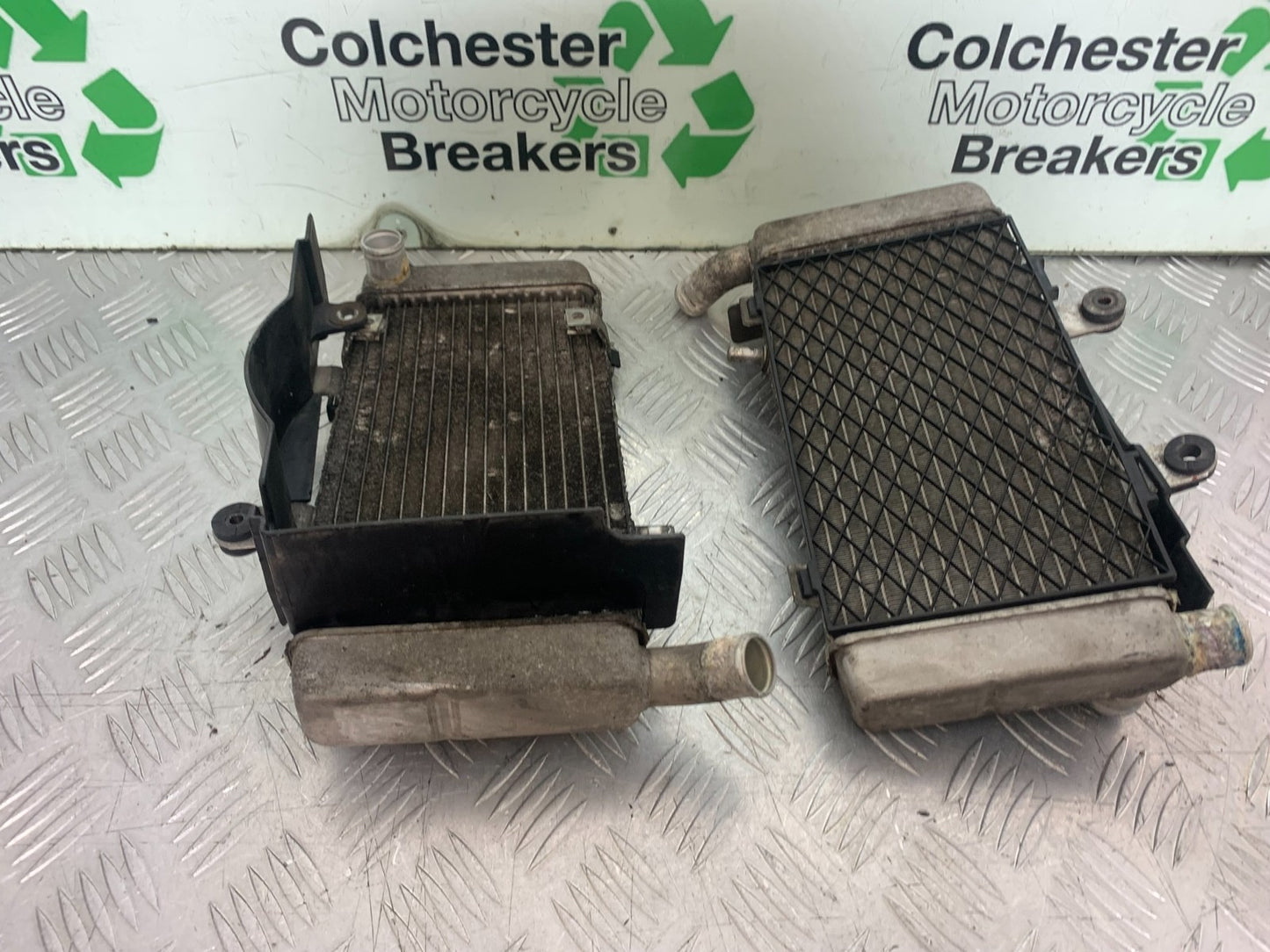HONDA VFR800 PRE V-TEC LEFT AND RIGHT RADIATORS   YEAR 1998-2001 (CMB1233)
